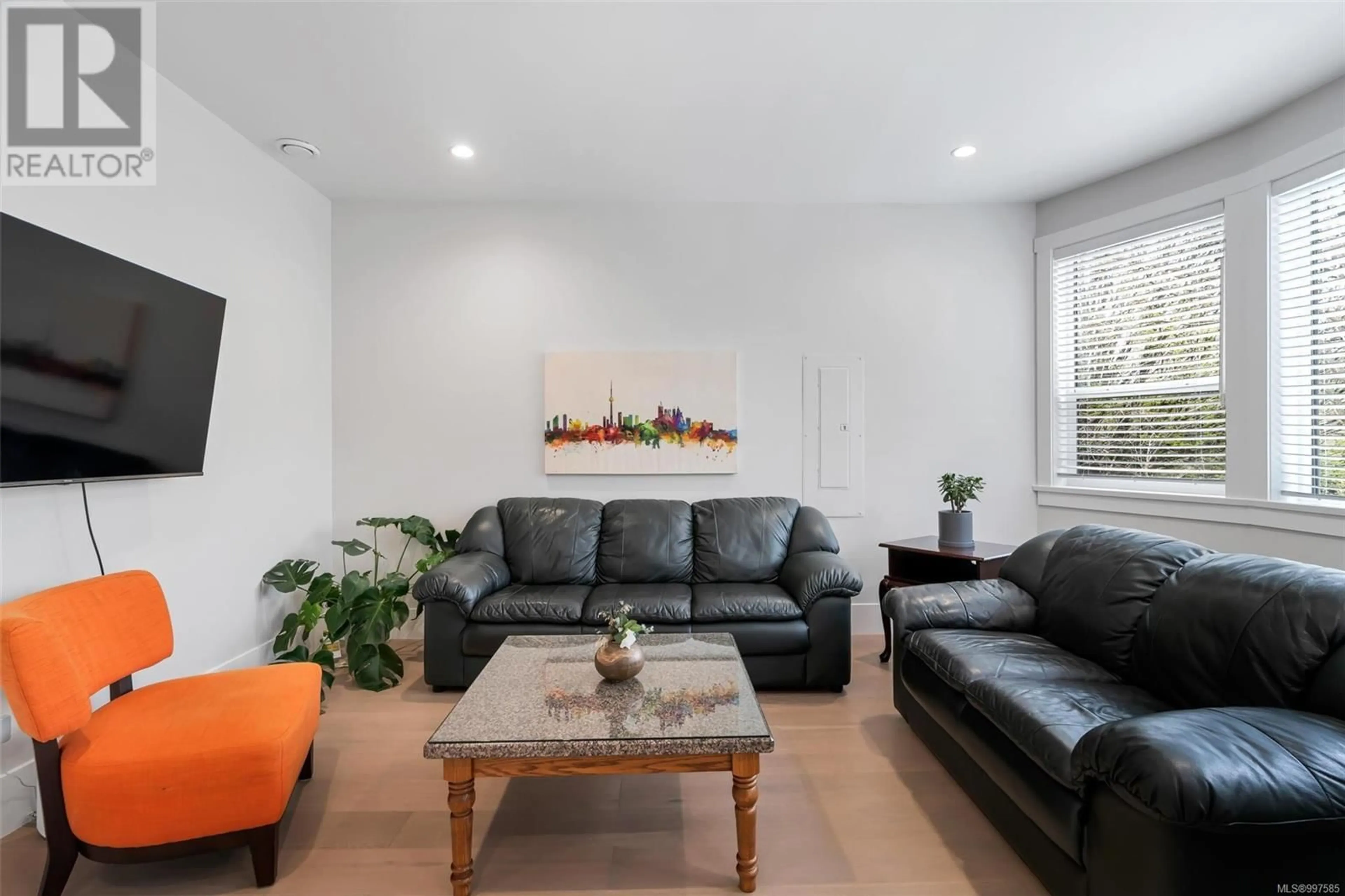 Living room with furniture, unknown for 256 SUPERIOR STREET, Victoria British Columbia V8V1T3