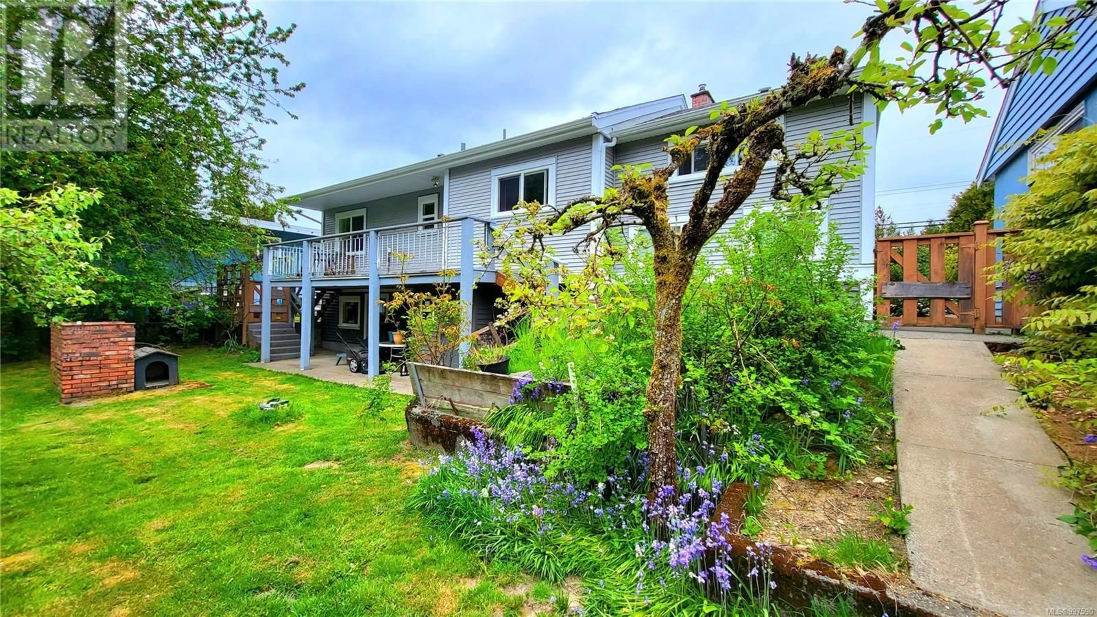 A pic from outside/outdoor area/front of a property/back of a property/a pic from drone, unknown for 4148 JOHNSTON ROAD, Port Alberni British Columbia V9Y5N1