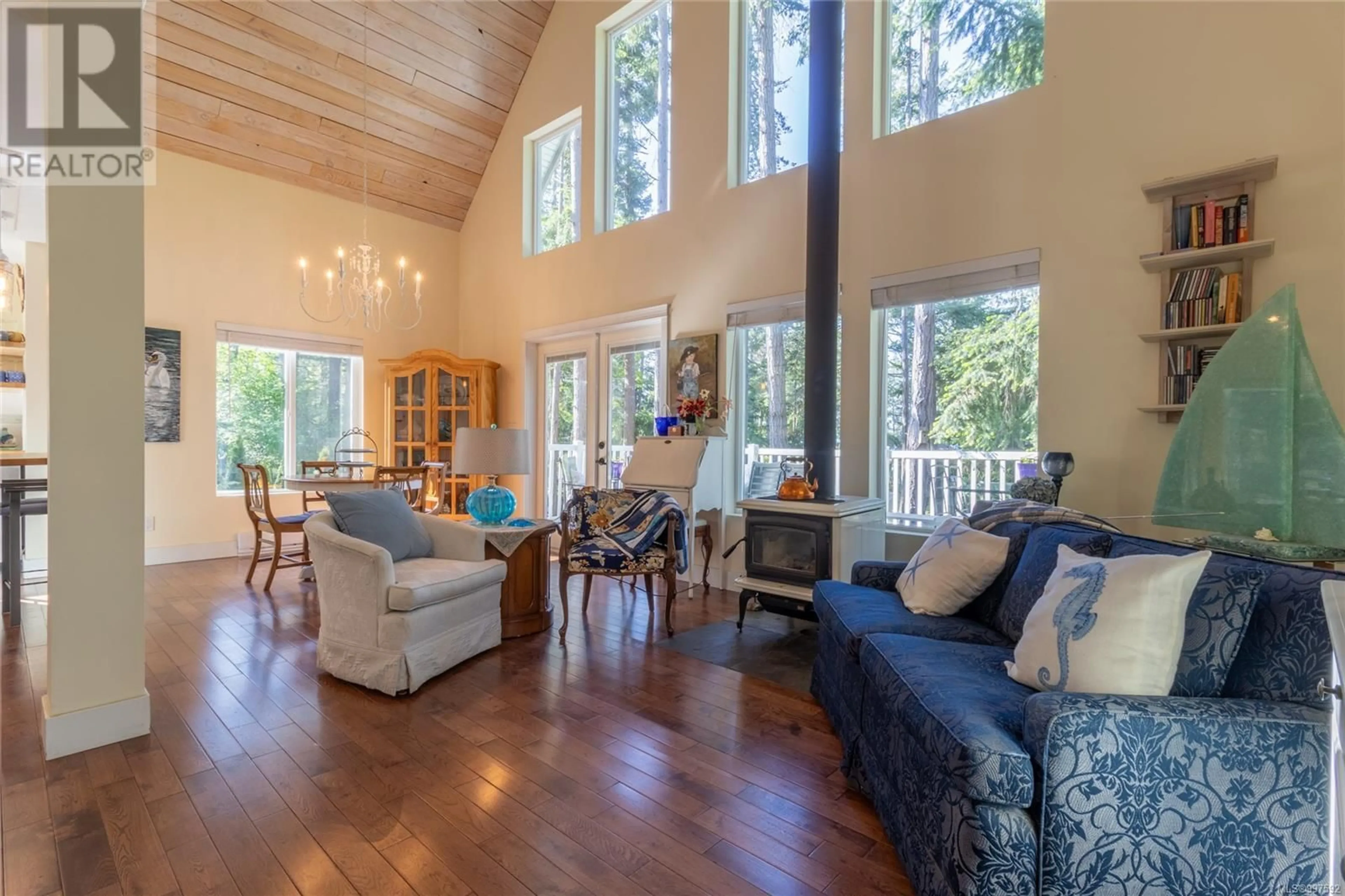 Living room with furniture, wood/laminate floor for 2643 SHOAL ROAD, Pender Island British Columbia V0N2M2