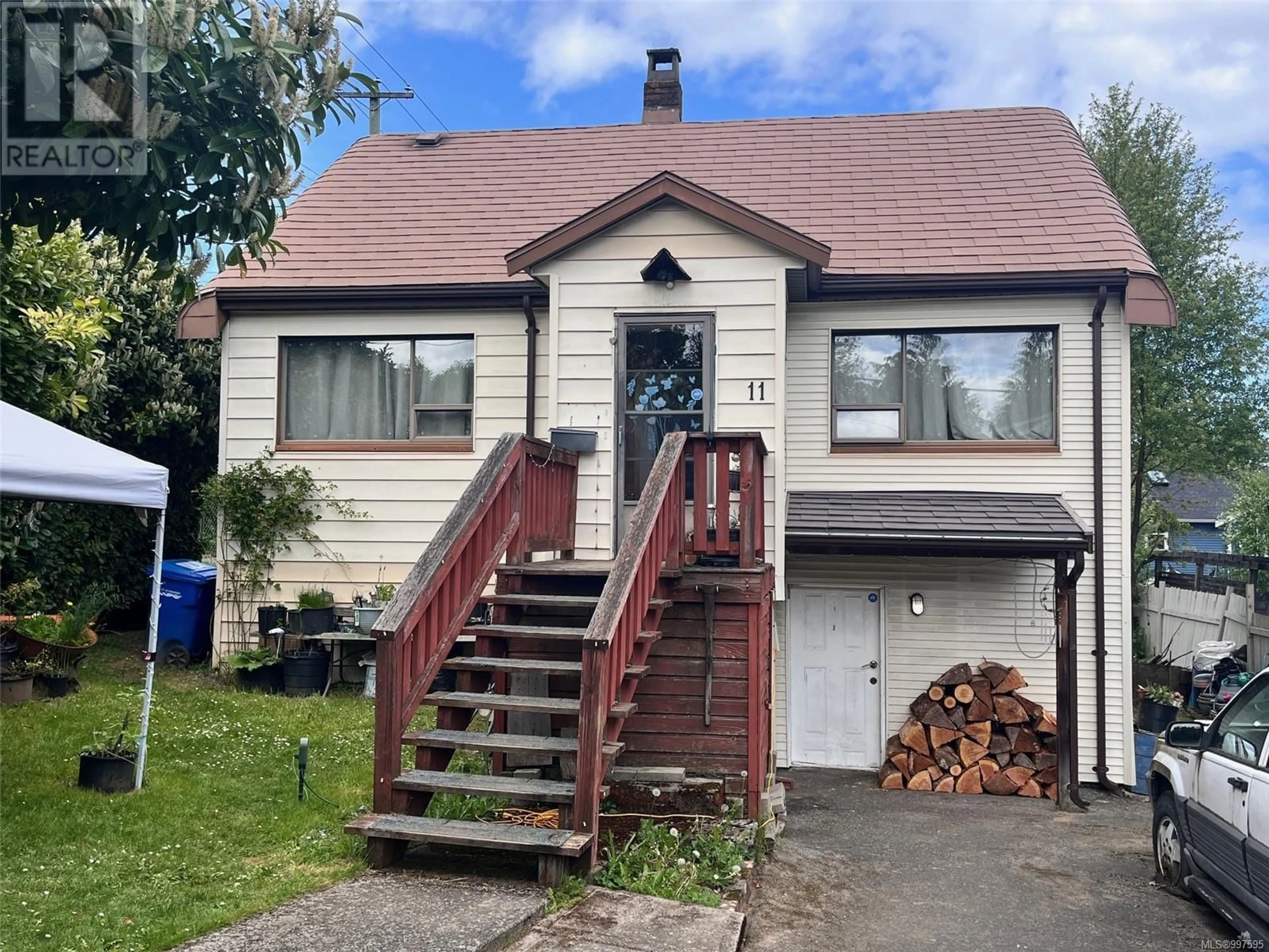 Home with vinyl exterior material, street for 11 ROSAMOND STREET, Nanaimo British Columbia V9T1R2