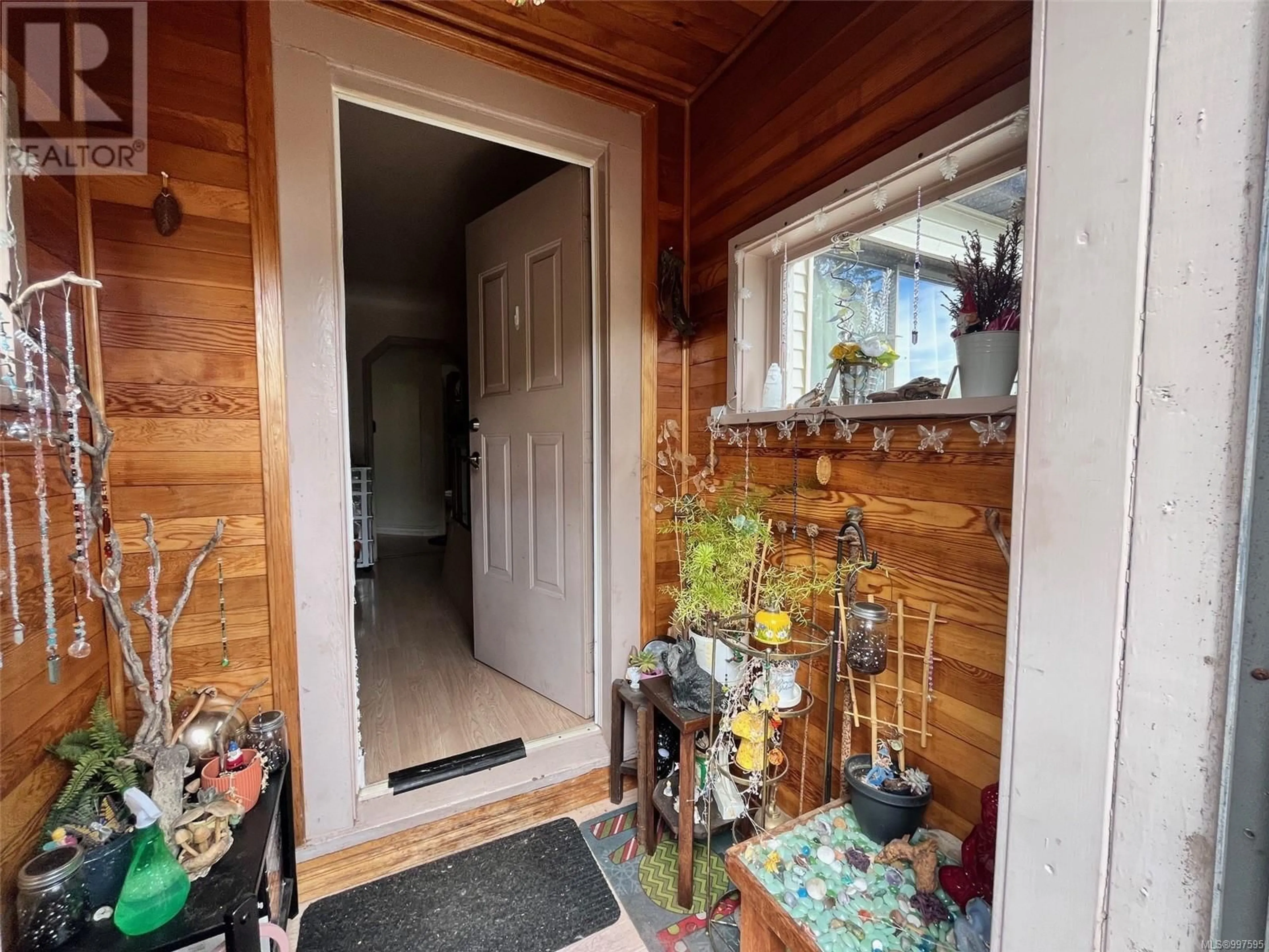 Indoor entryway for 11 ROSAMOND STREET, Nanaimo British Columbia V9T1R2