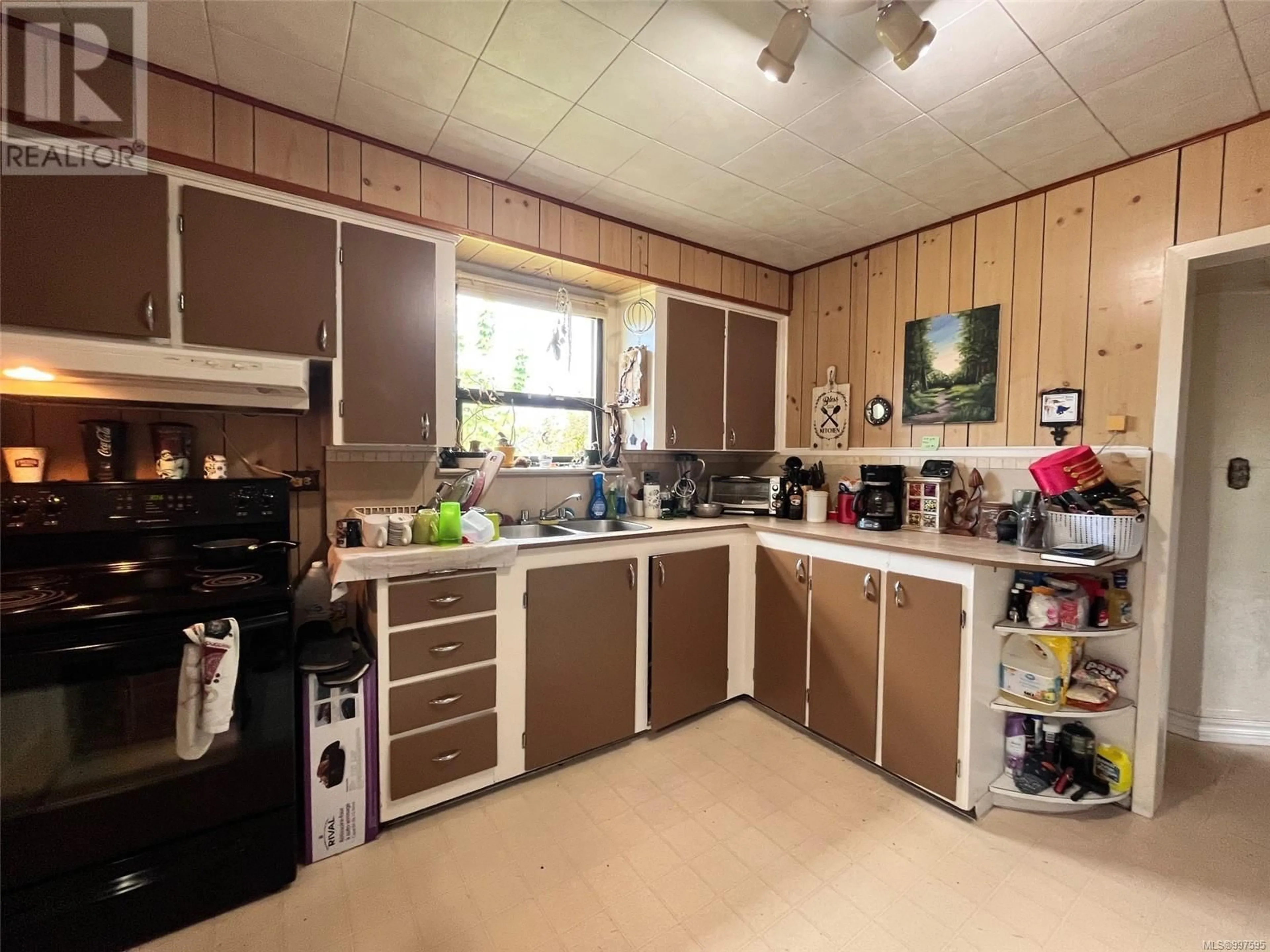 Standard kitchen, unknown for 11 ROSAMOND STREET, Nanaimo British Columbia V9T1R2