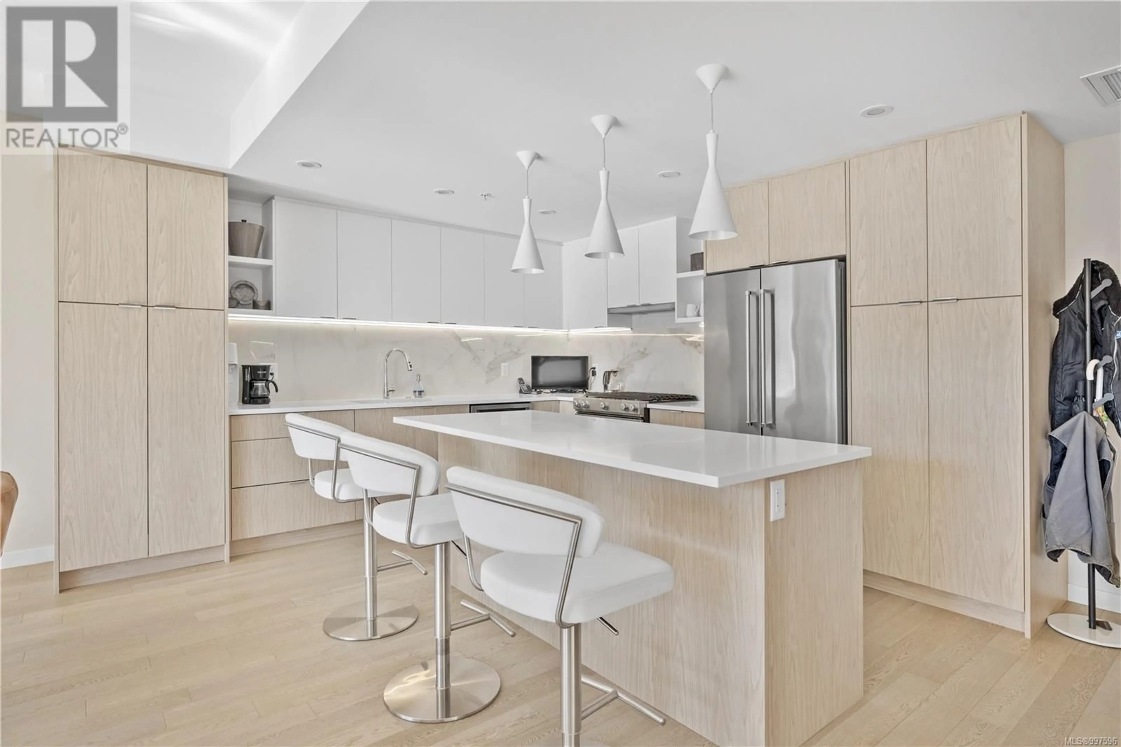 Contemporary kitchen, ceramic/tile floor for 208 - 5118 CORDOVA BAY ROAD, Saanich British Columbia V8X1R1