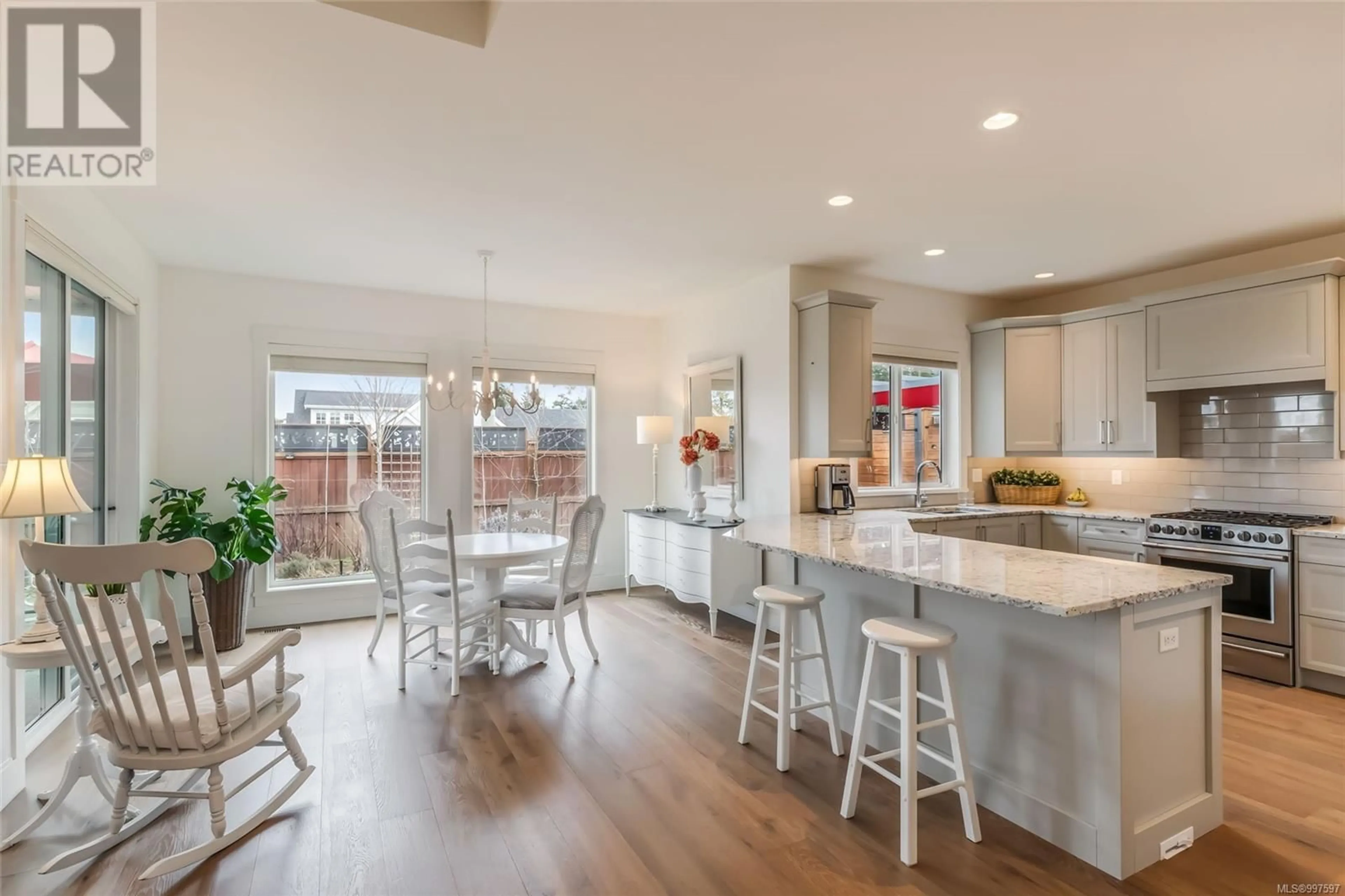 Open concept kitchen, ceramic/tile floor for 1000 BROOKFIELD CRESCENT, Parksville British Columbia V9P0E3