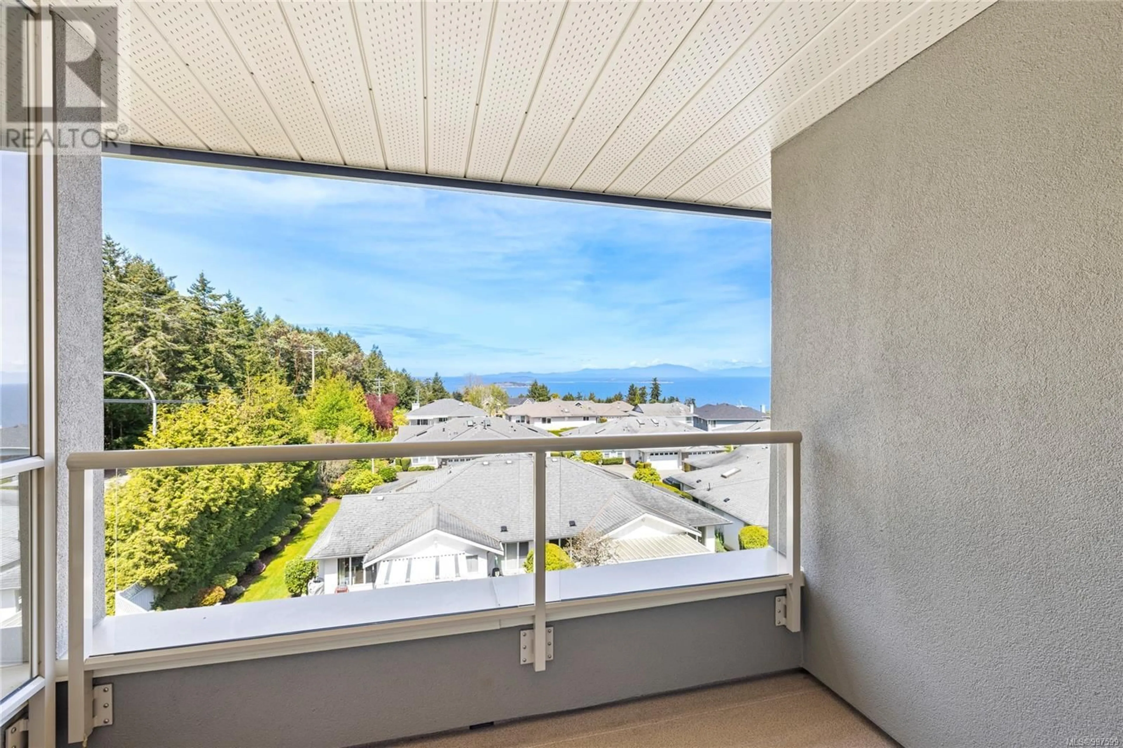 Balcony in the apartment, water/lake/river/ocean view for 304 - 6738 DICKINSON ROAD, Nanaimo British Columbia V9V1A3