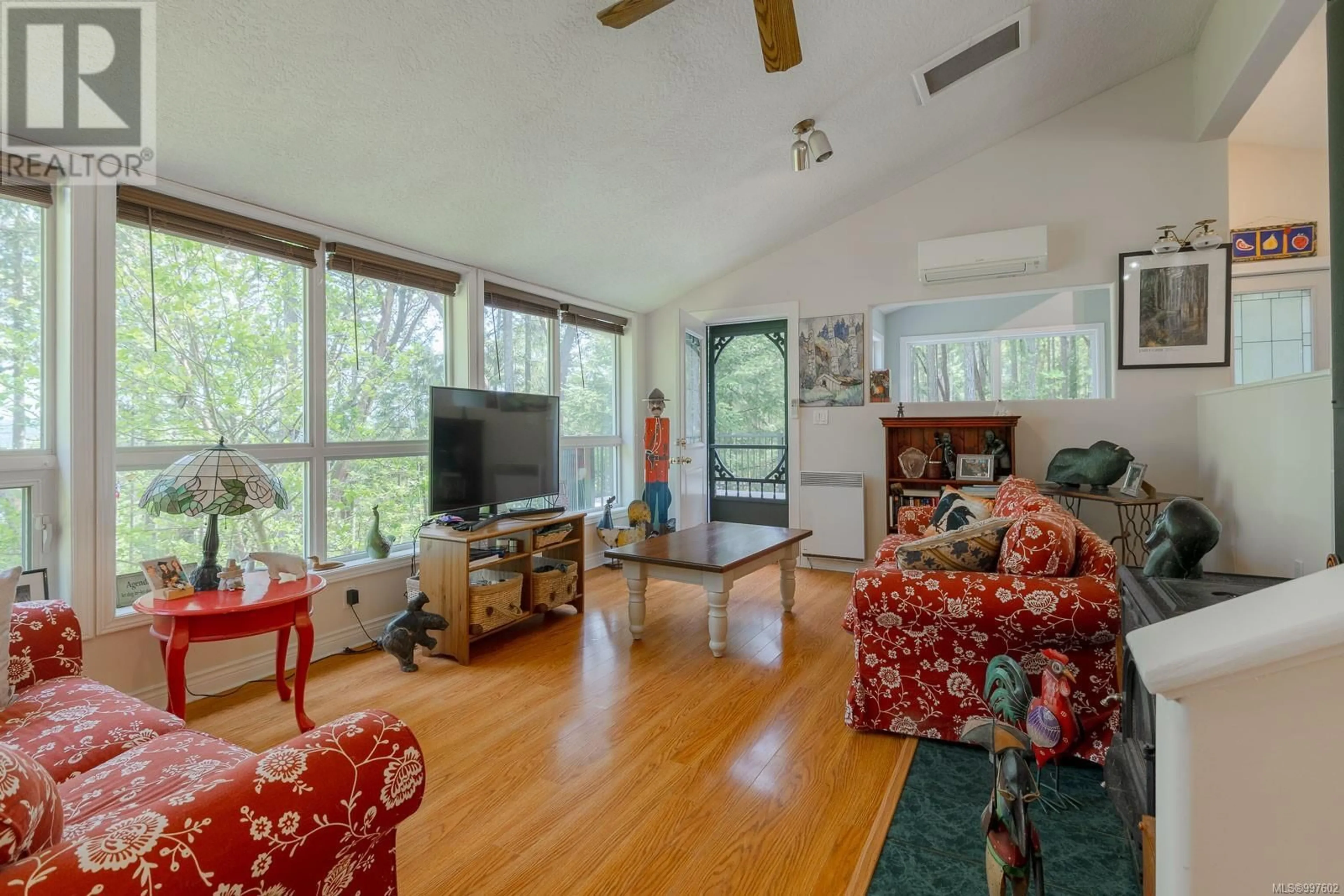 Living room with furniture, unknown for 149 PILKEY POINT ROAD, Thetis Island British Columbia V0R2Y0