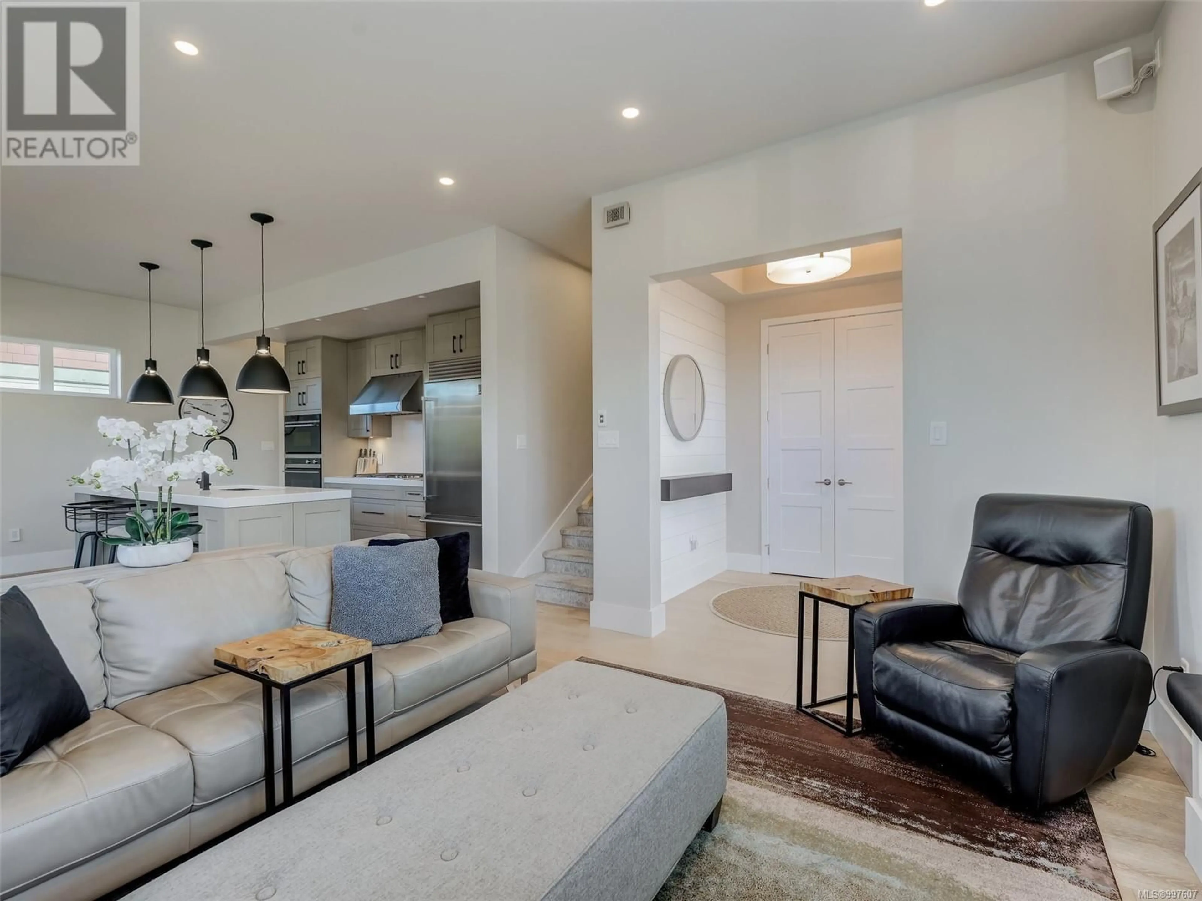 Living room with furniture, unknown for 9647 THIRD STREET, Sidney British Columbia V9L1V4