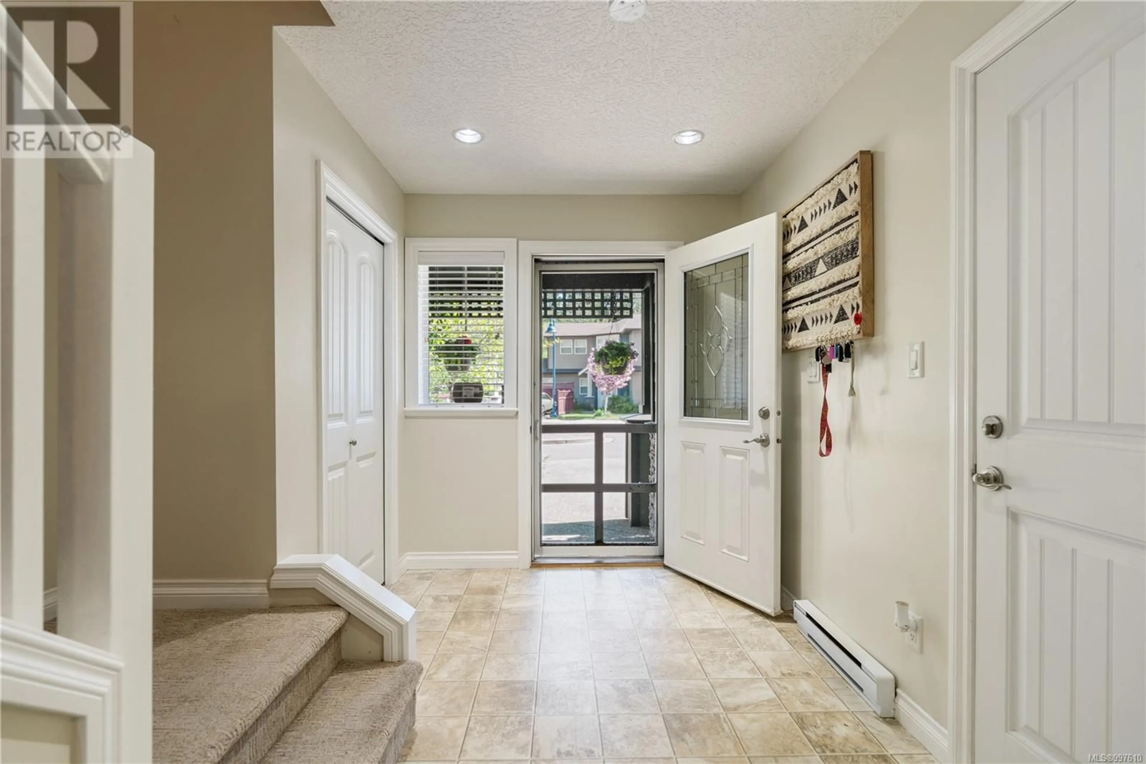 Indoor entryway for 903 WILD RIDGE WAY, Langford British Columbia V9C4M8