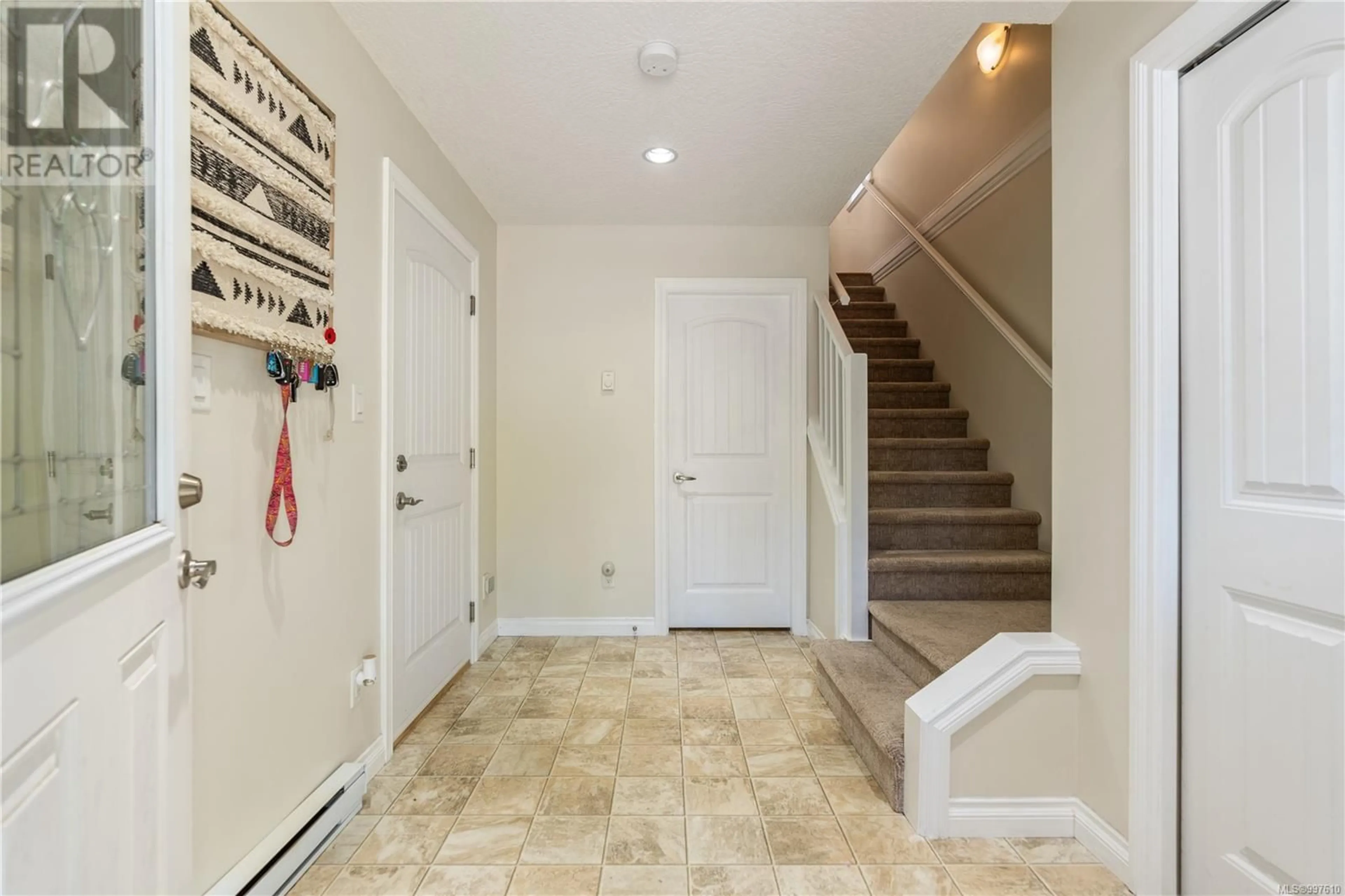 Indoor entryway for 903 WILD RIDGE WAY, Langford British Columbia V9C4M8