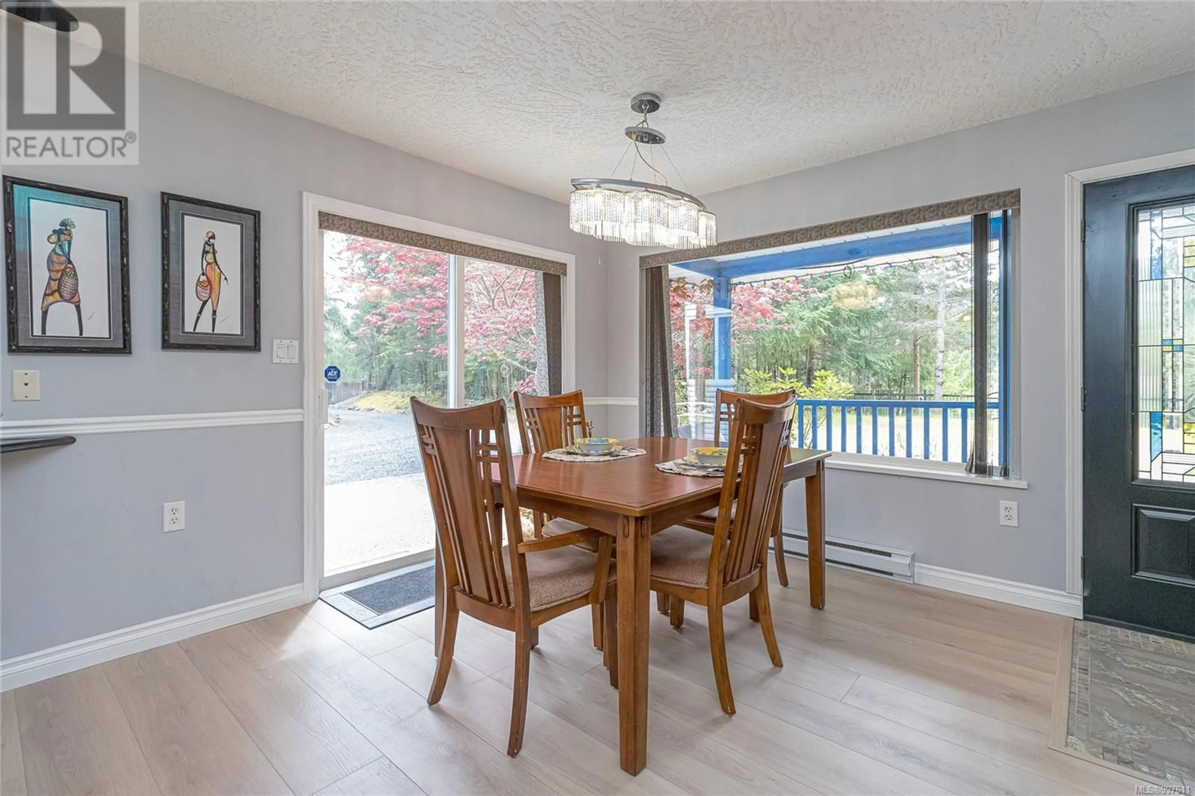 Dining room, wood/laminate floor for 1335 MEADOWOOD WAY, Qualicum Beach British Columbia V9K2S4