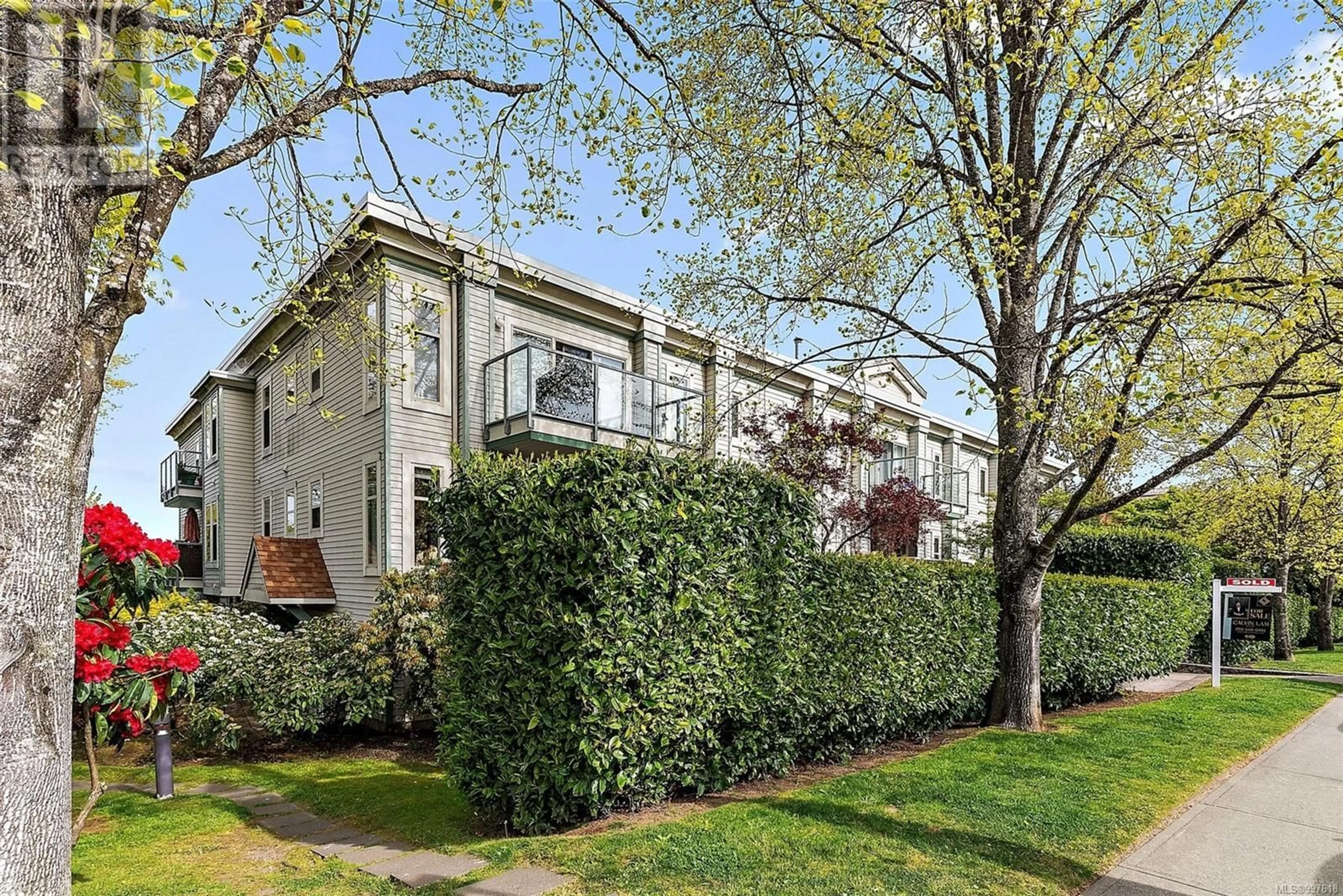 Unknown for 206 - 3160 ALBINA STREET, Saanich British Columbia V9A1Z5