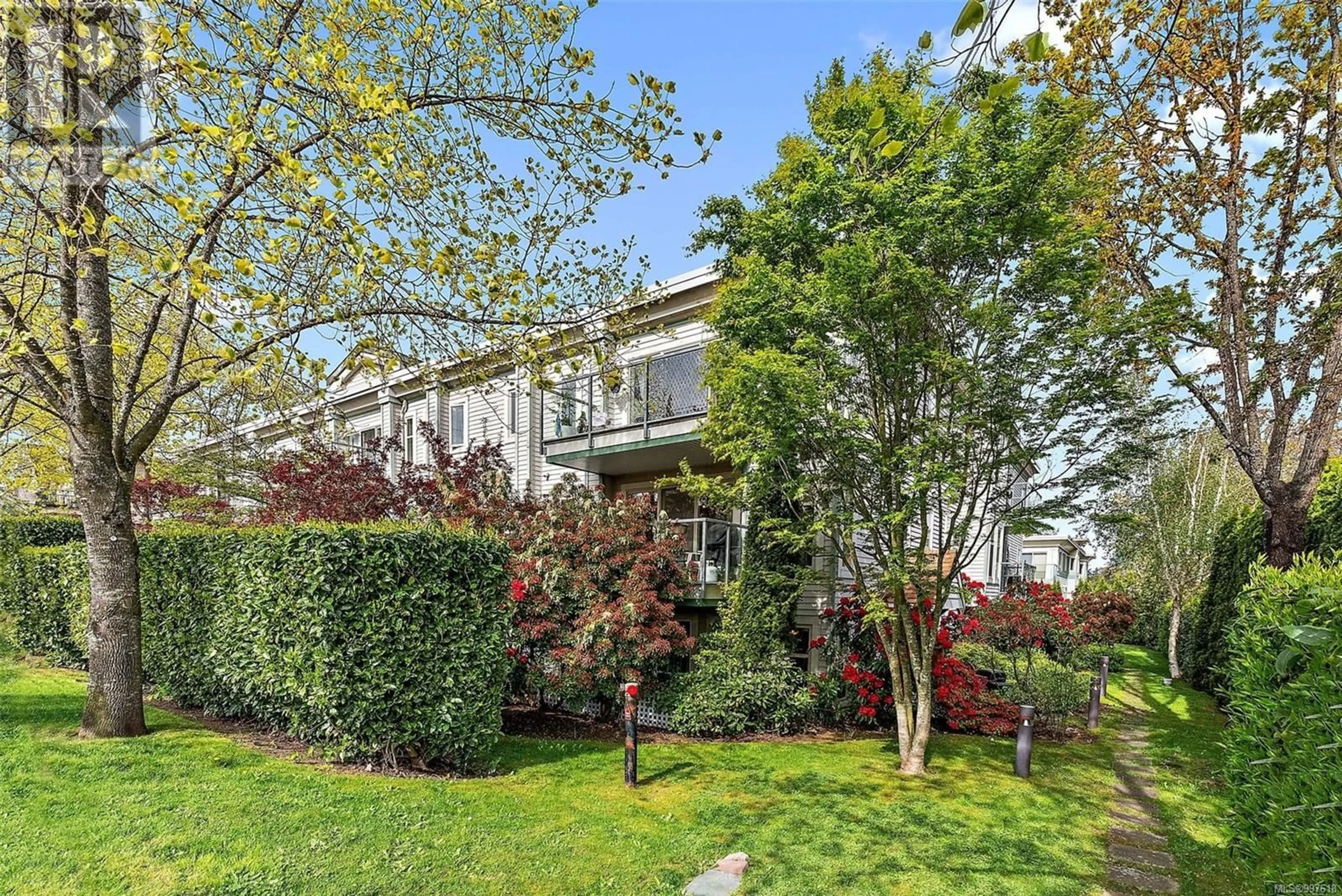 Unknown for 206 - 3160 ALBINA STREET, Saanich British Columbia V9A1Z5