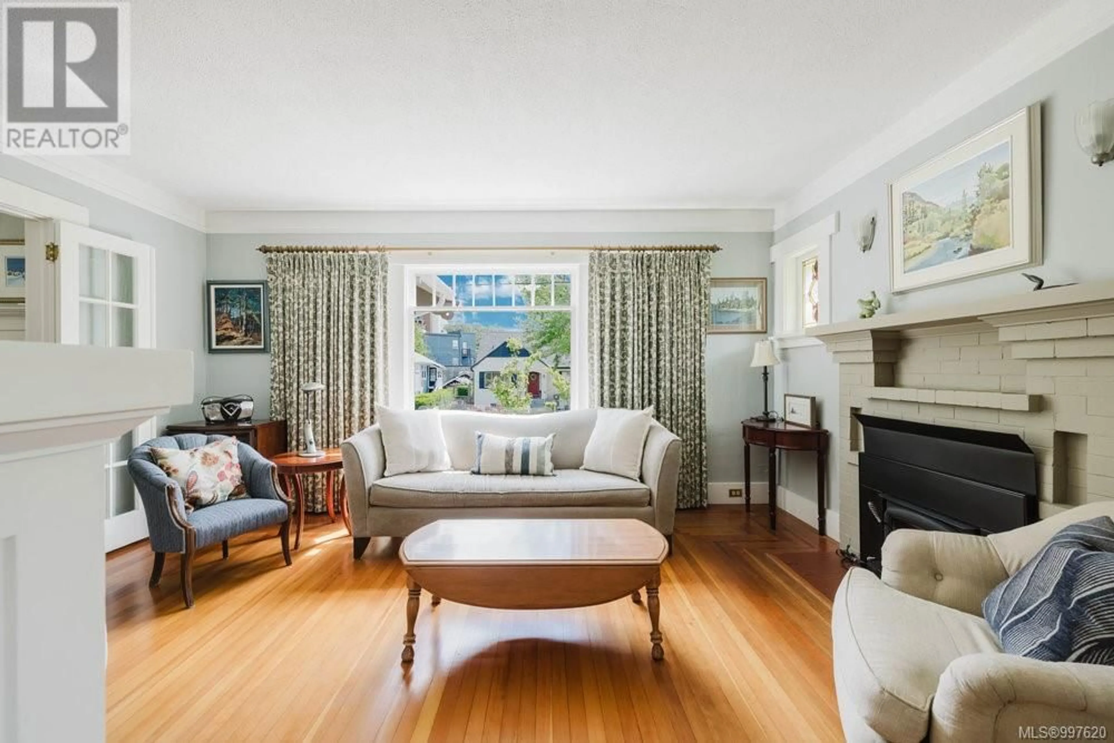 Living room with furniture, unknown for 1240 BASIL AVENUE, Victoria British Columbia V8T2G2