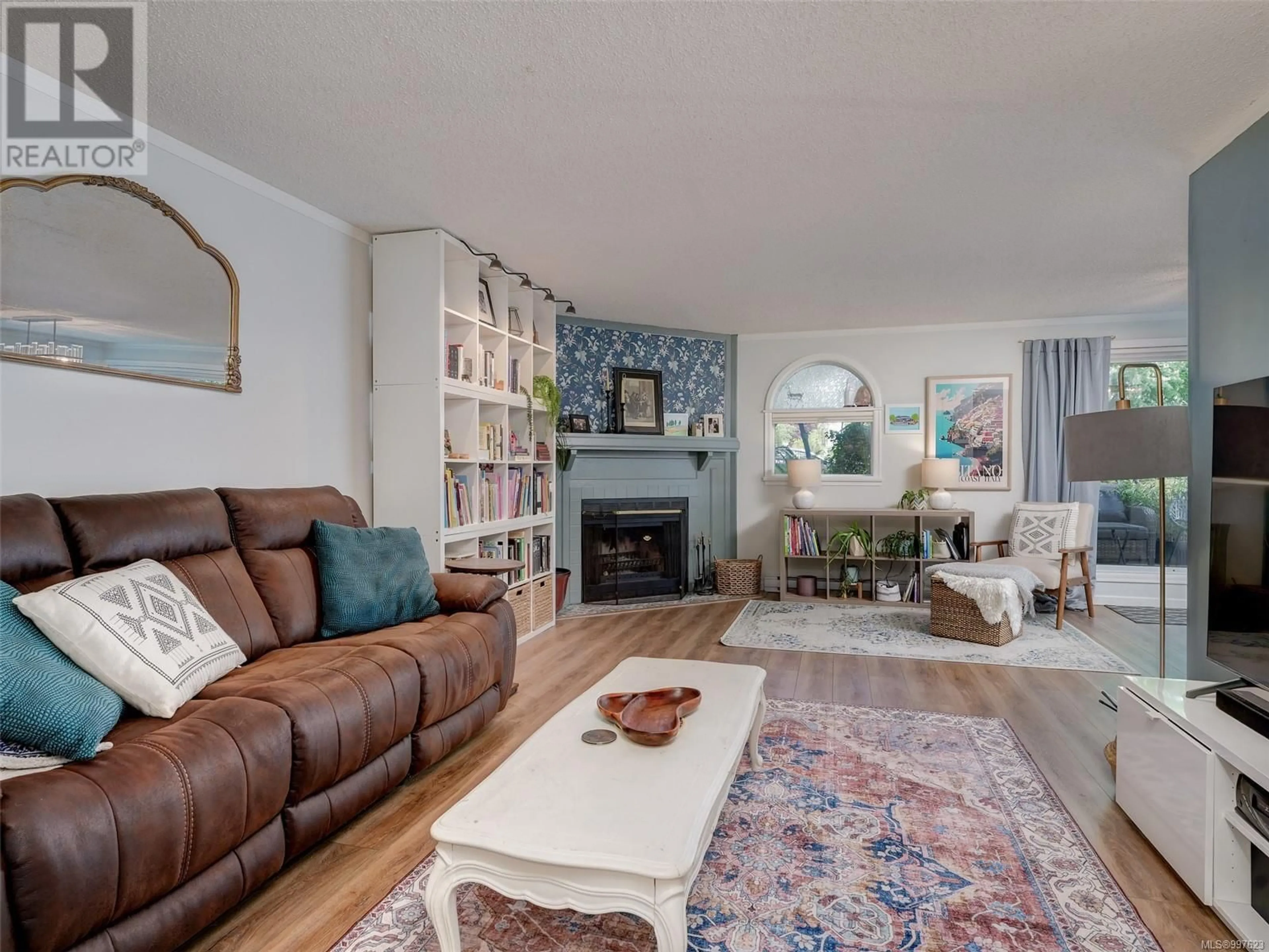 Living room with furniture, unknown for 102 - 720 VANCOUVER STREET, Victoria British Columbia V8V3V3
