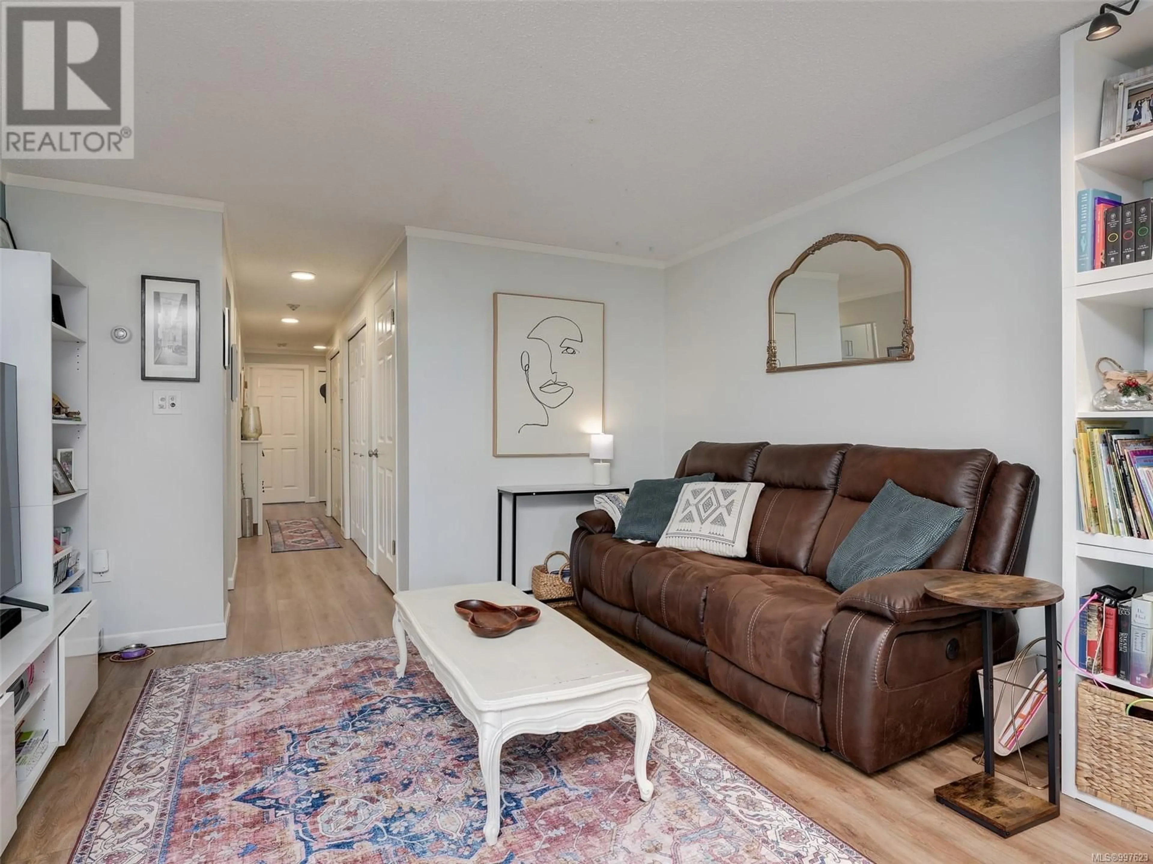 Living room with furniture, unknown for 102 - 720 VANCOUVER STREET, Victoria British Columbia V8V3V3