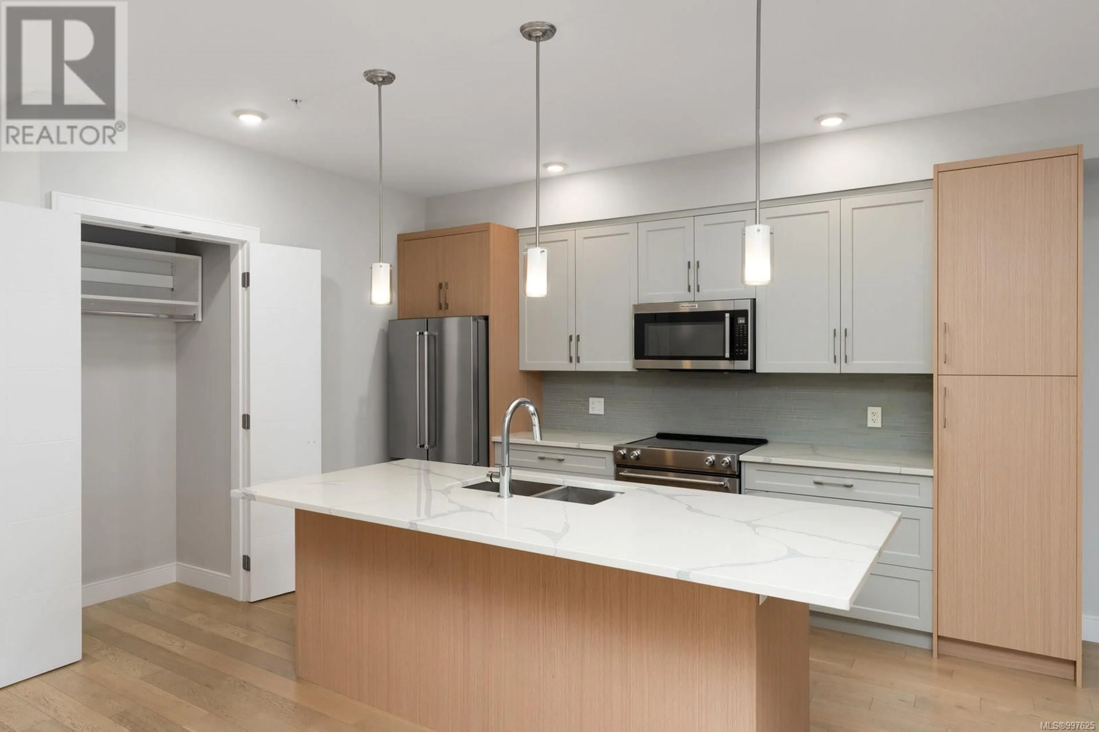 Open concept kitchen, unknown for 206 - 2447 HENRY AVENUE, Sidney British Columbia V8L4N3