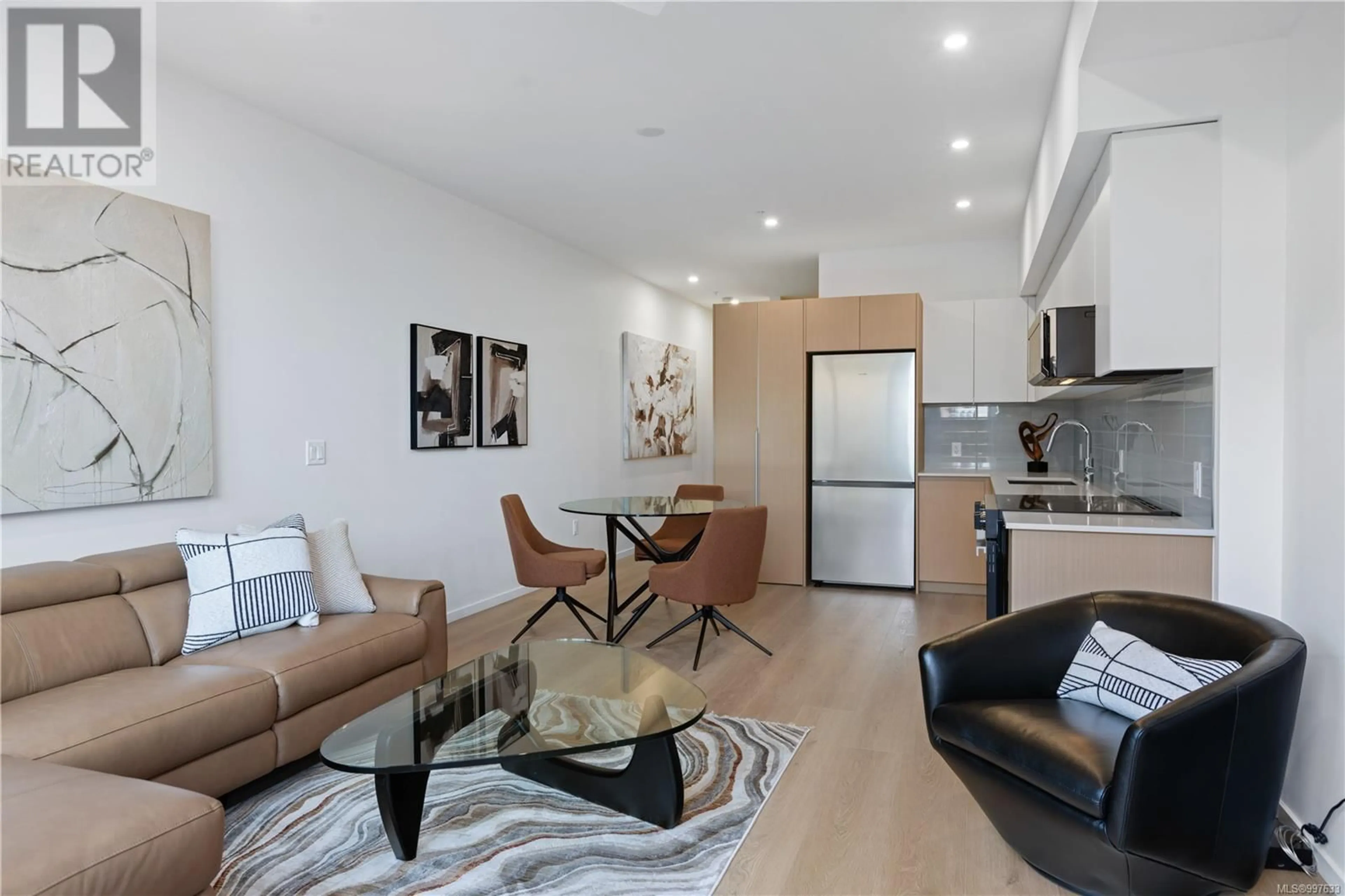 Living room with furniture, unknown for 106 - 2374 OAKVILLE AVENUE, Sidney British Columbia V8L1V5