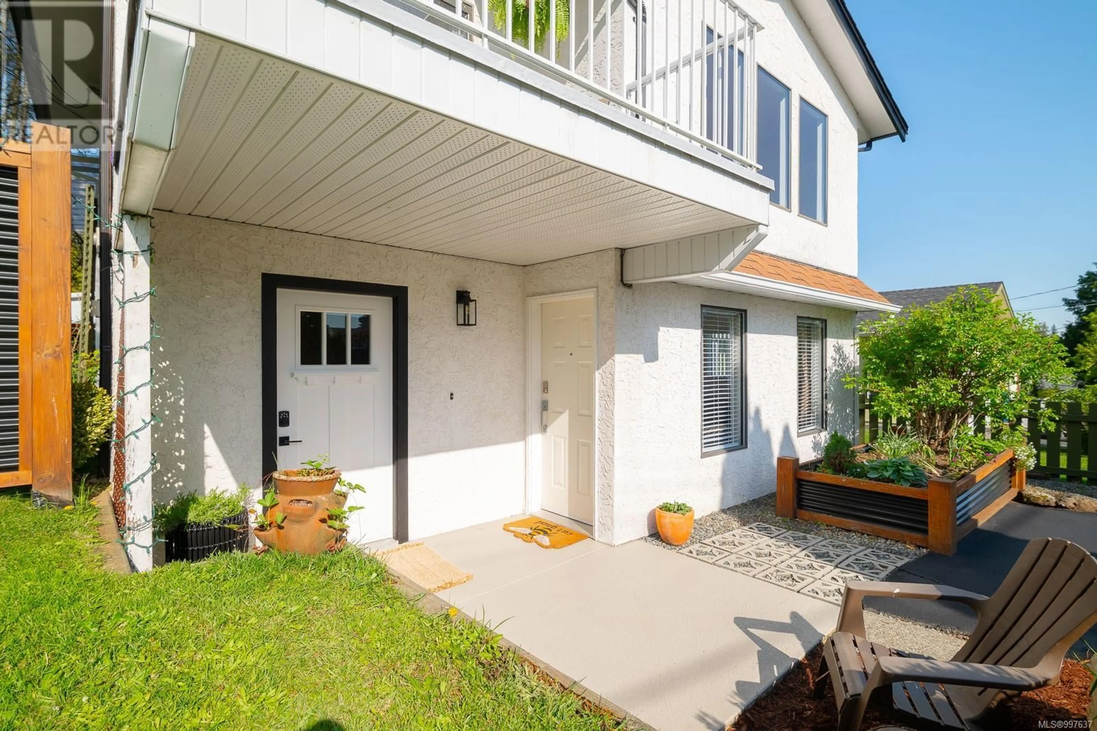 Patio, street for 297 KATHRYN PLACE, Nanaimo British Columbia V9R6J1
