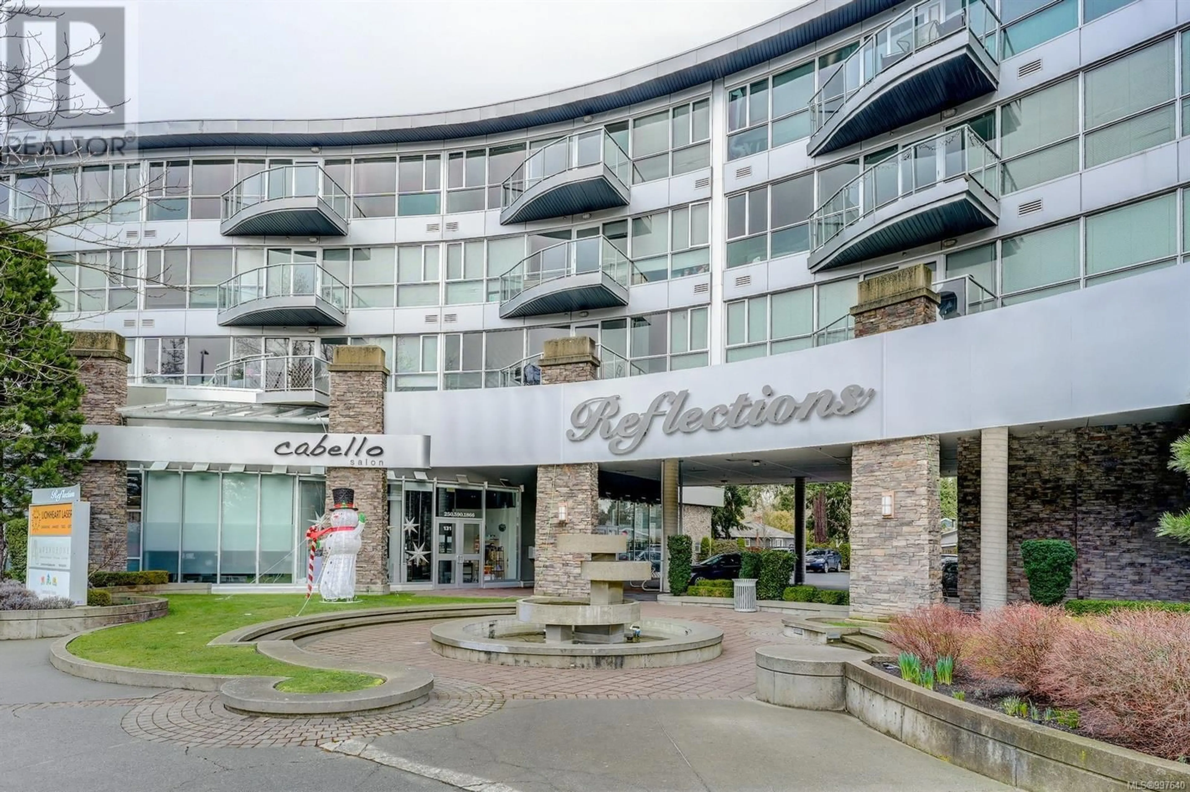 Indoor foyer for 412 - 2745 VETERANS MEMORIAL PARKWAY, Langford British Columbia V9B0H4