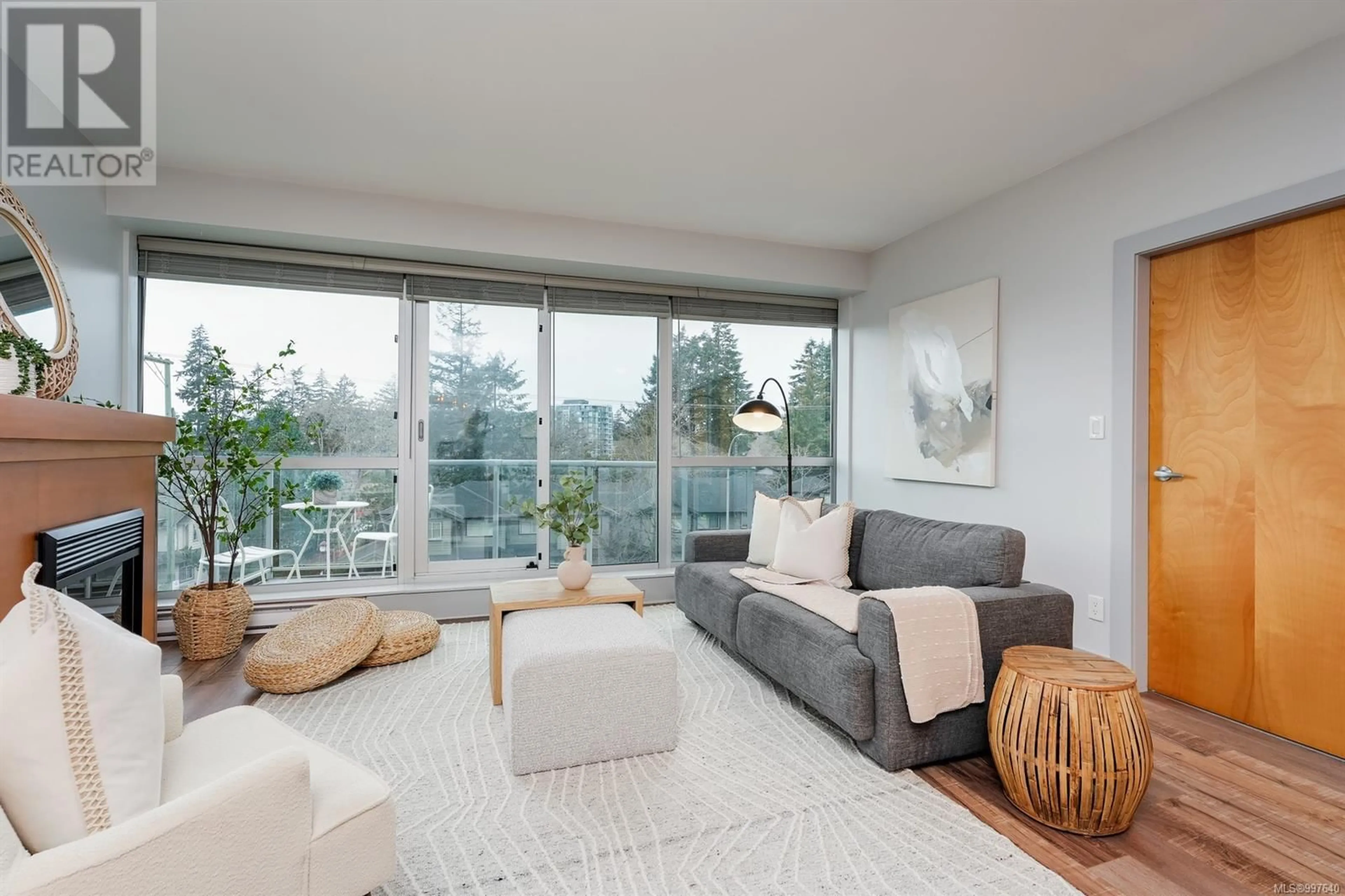 Living room with furniture, unknown for 412 - 2745 VETERANS MEMORIAL PARKWAY, Langford British Columbia V9B0H4