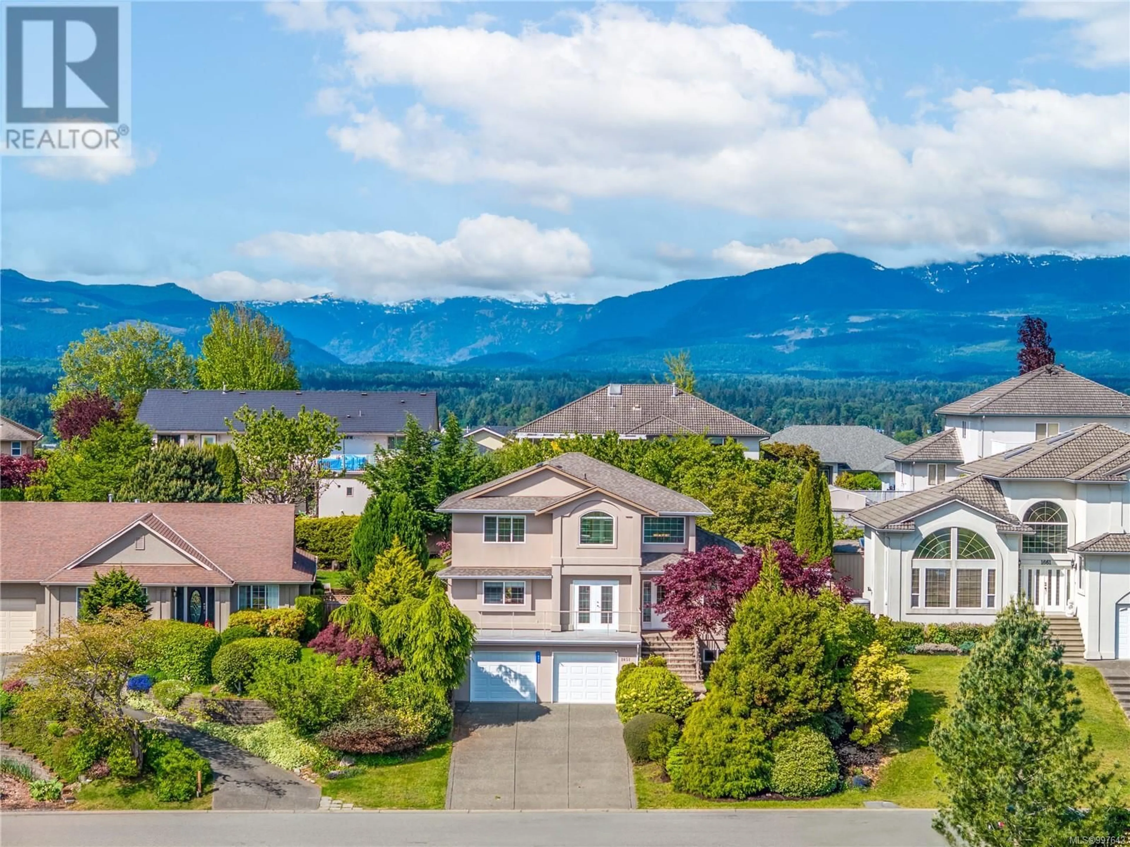 A pic from outside/outdoor area/front of a property/back of a property/a pic from drone, water/lake/river/ocean view for 1651 SWAN CRESCENT, Courtenay British Columbia V9N9A7