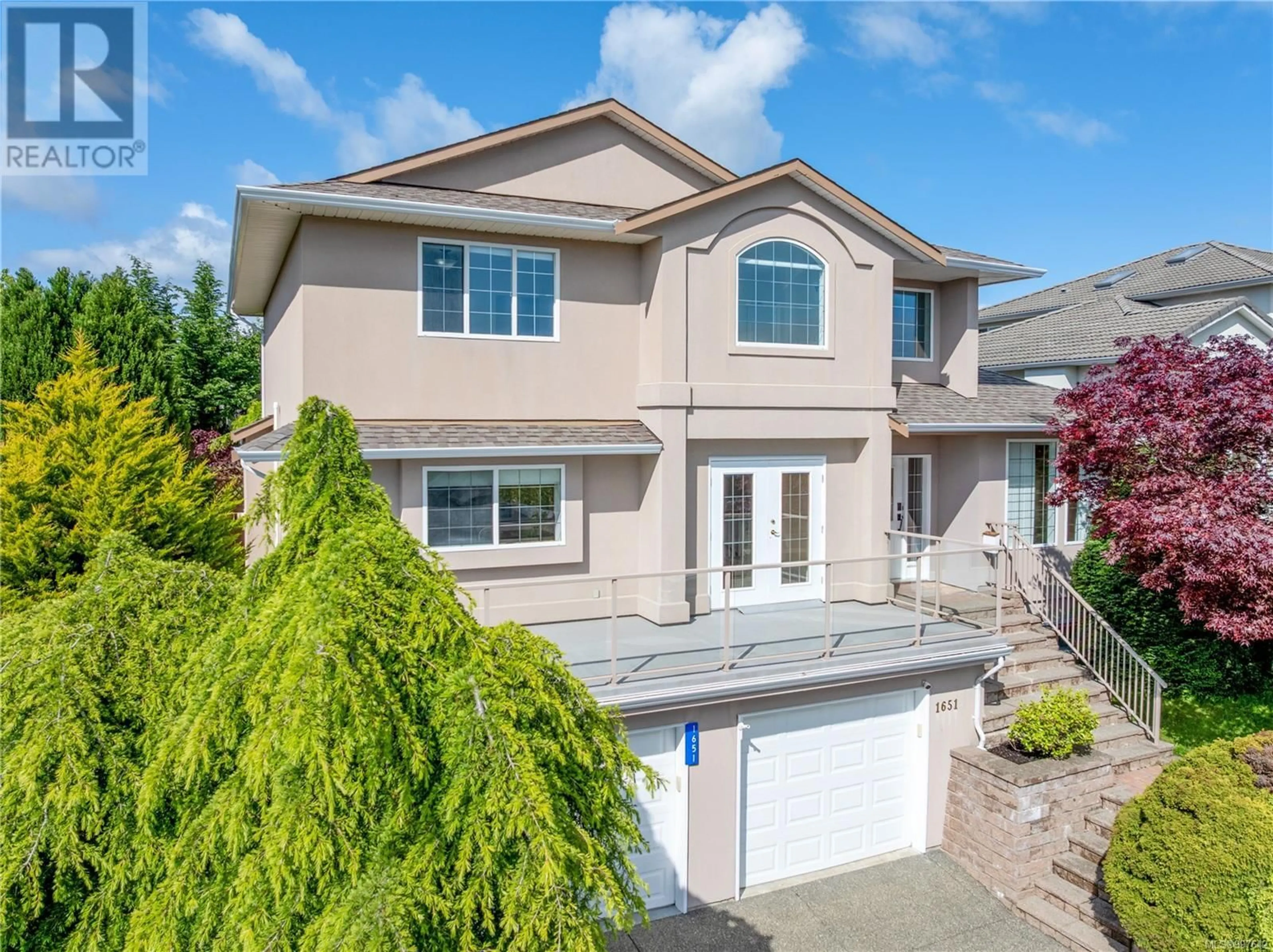 Home with vinyl exterior material, street for 1651 SWAN CRESCENT, Courtenay British Columbia V9N9A7