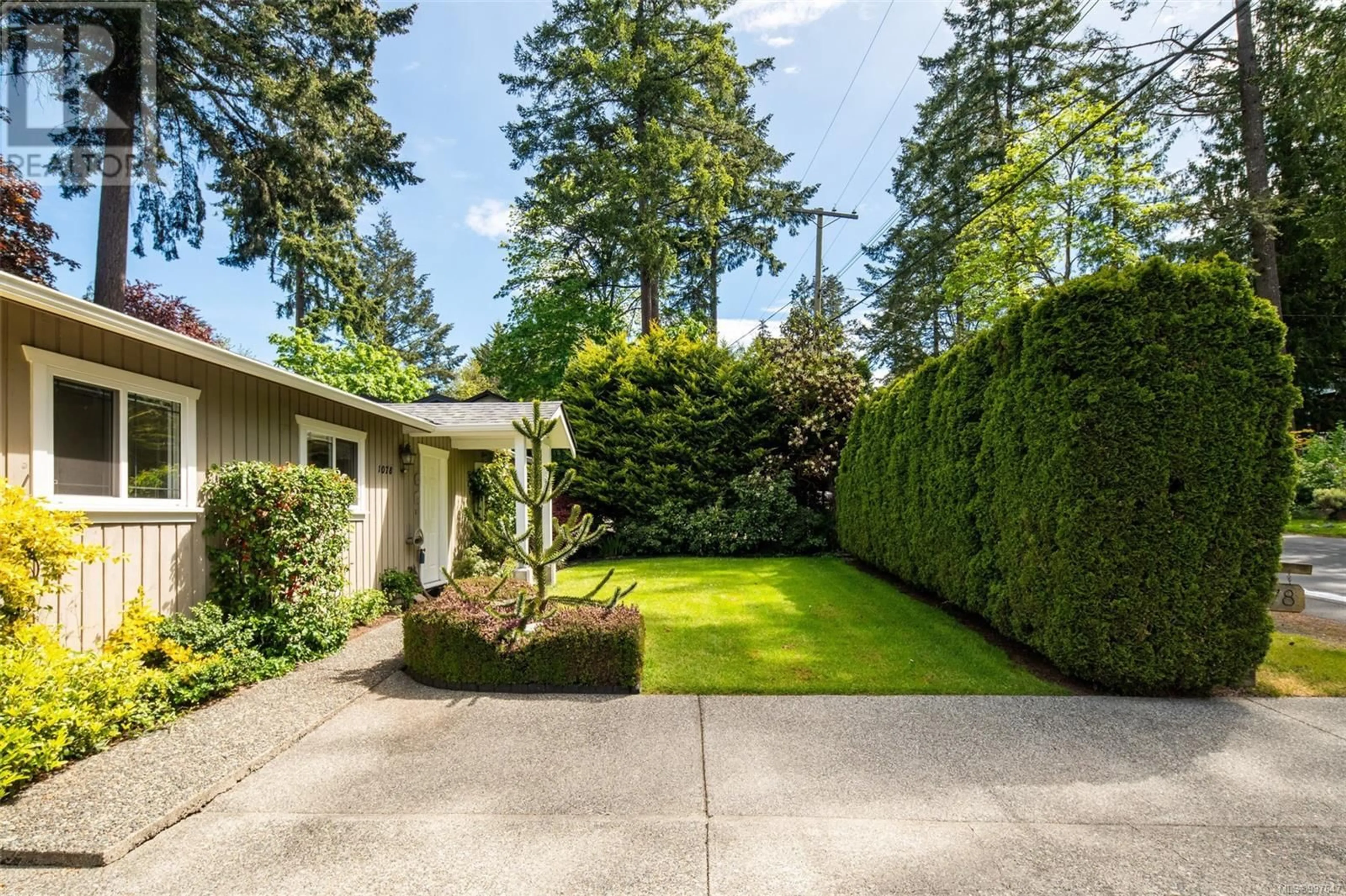 Patio, street for 1078 MARCHANT ROAD, Central Saanich British Columbia V8M1G1