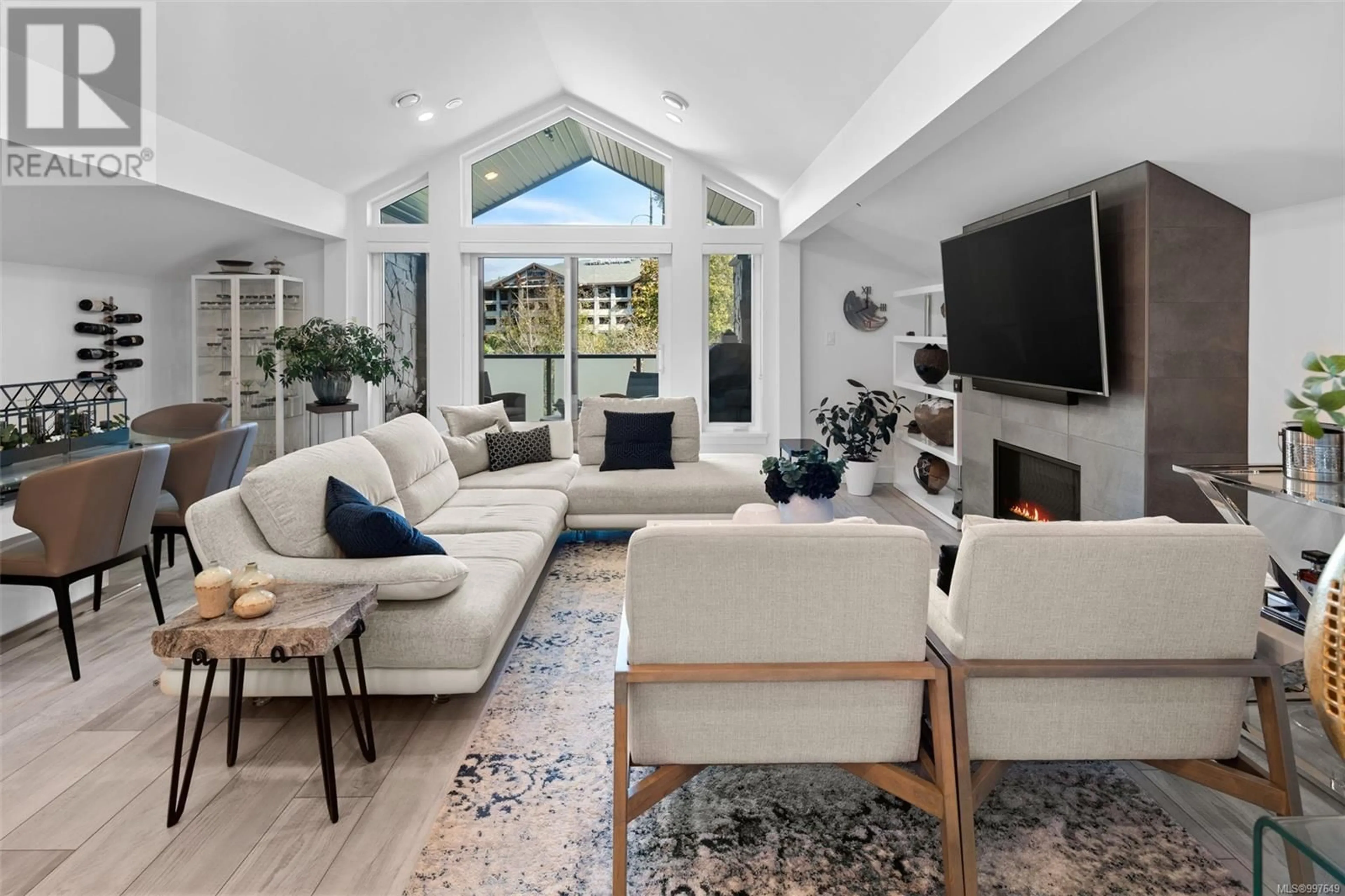 Living room with furniture, unknown for 201 - 2045 COUNTRY CLUB WAY, Langford British Columbia V9B6R3