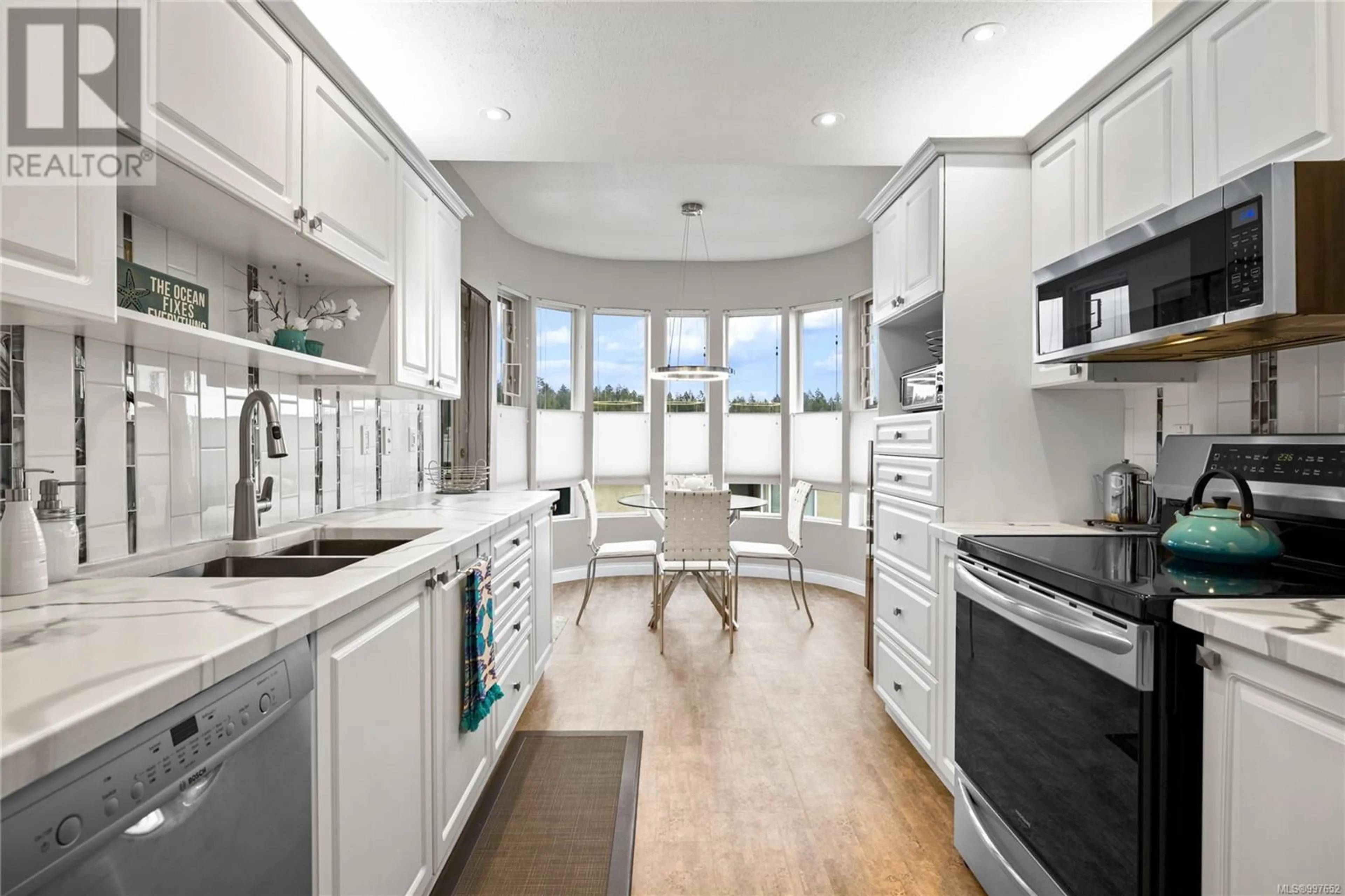 Contemporary kitchen, unknown for 302 - 560 STEWART AVENUE, Nanaimo British Columbia V9S5T5