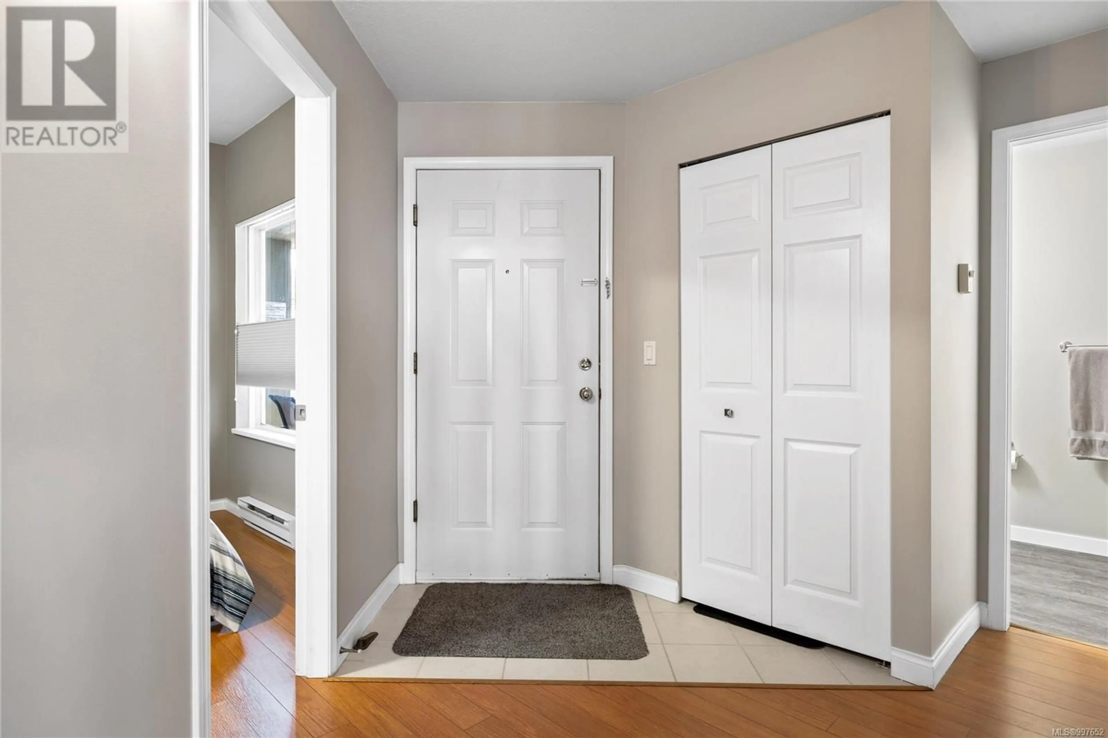 Indoor entryway for 302 - 560 STEWART AVENUE, Nanaimo British Columbia V9S5T5