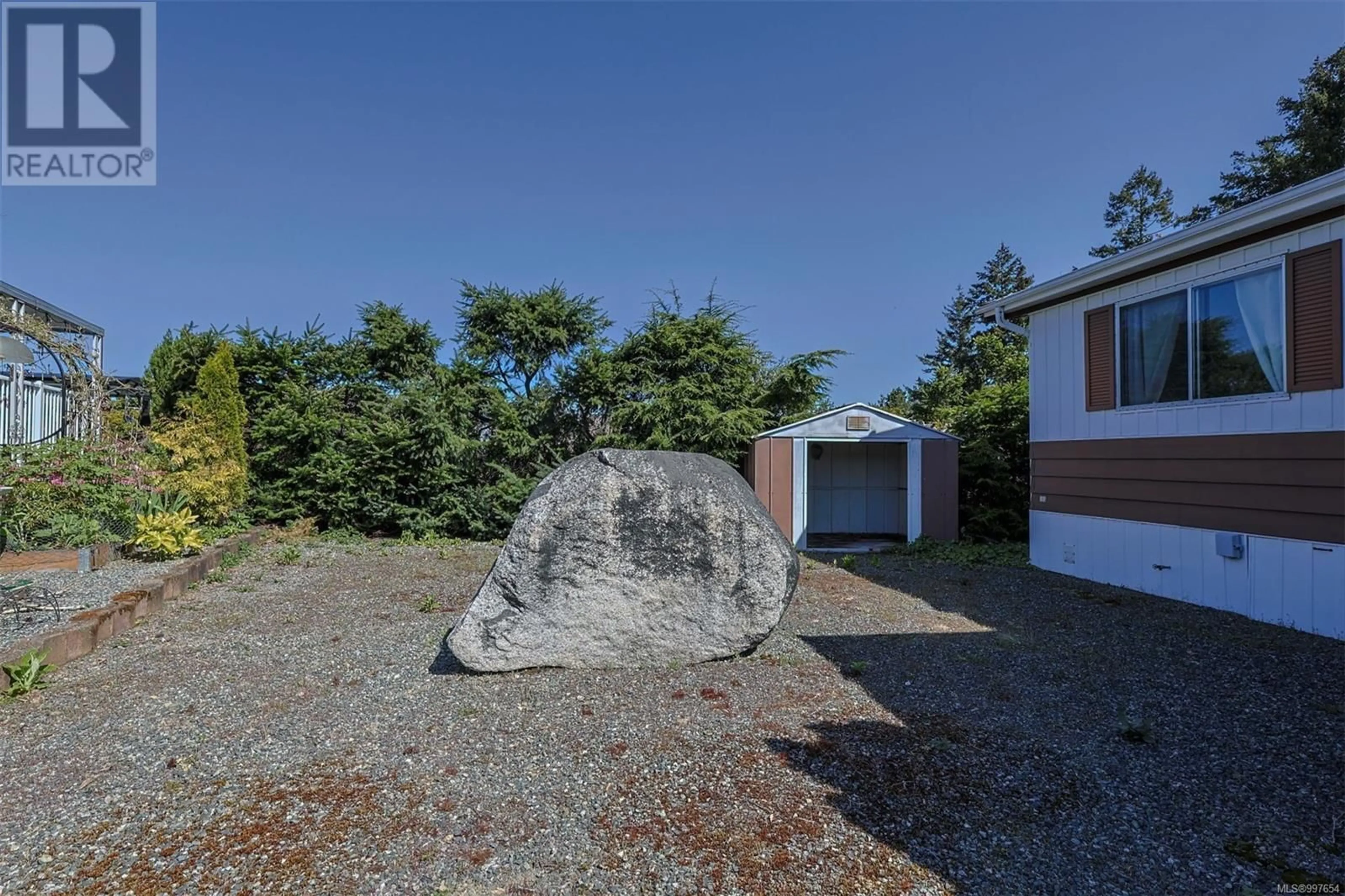 A pic from outside/outdoor area/front of a property/back of a property/a pic from drone, unknown for 107 - 6325 METRAL DRIVE, Nanaimo British Columbia V9T6P9