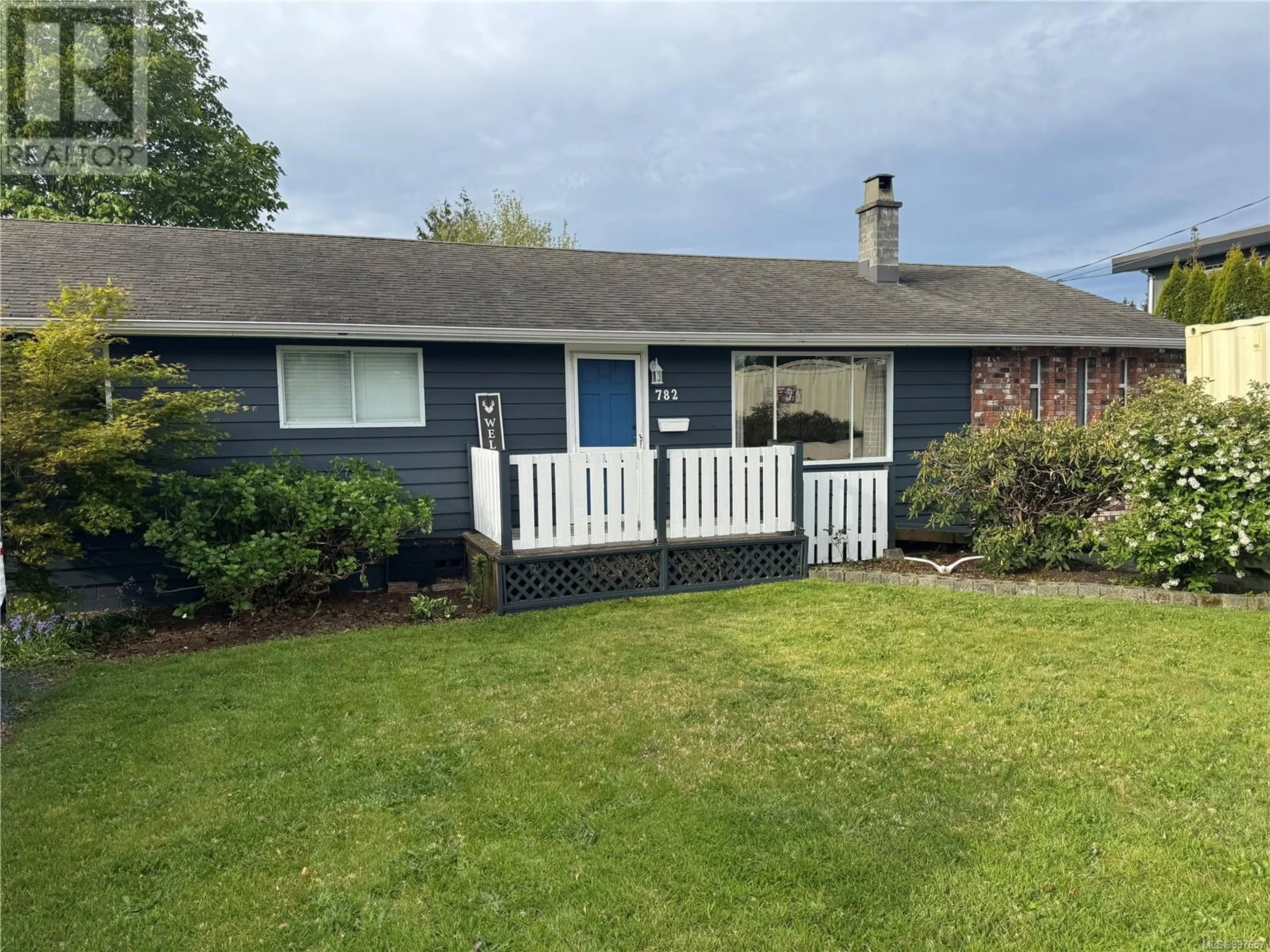 Home with vinyl exterior material, street for 782 MARINA ROAD, Campbell River British Columbia V9W1X4