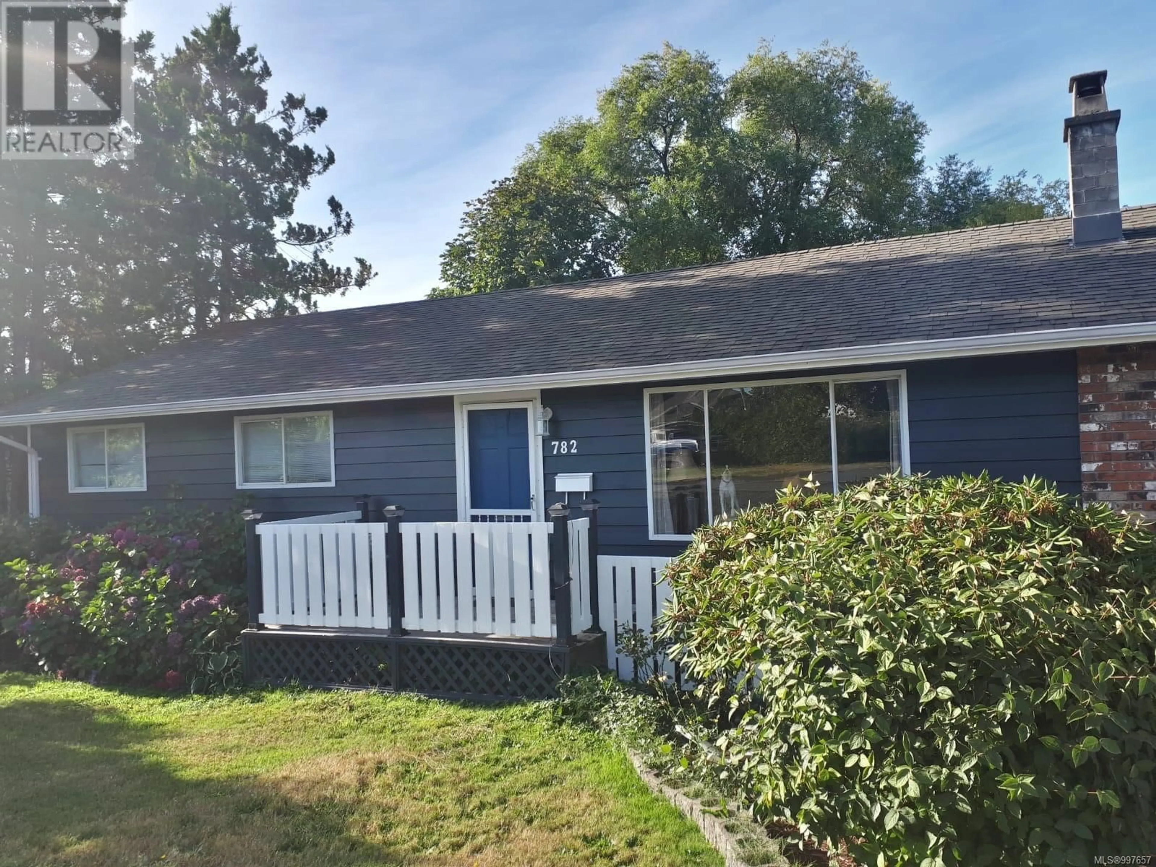 Home with vinyl exterior material, street for 782 MARINA ROAD, Campbell River British Columbia V9W1X4