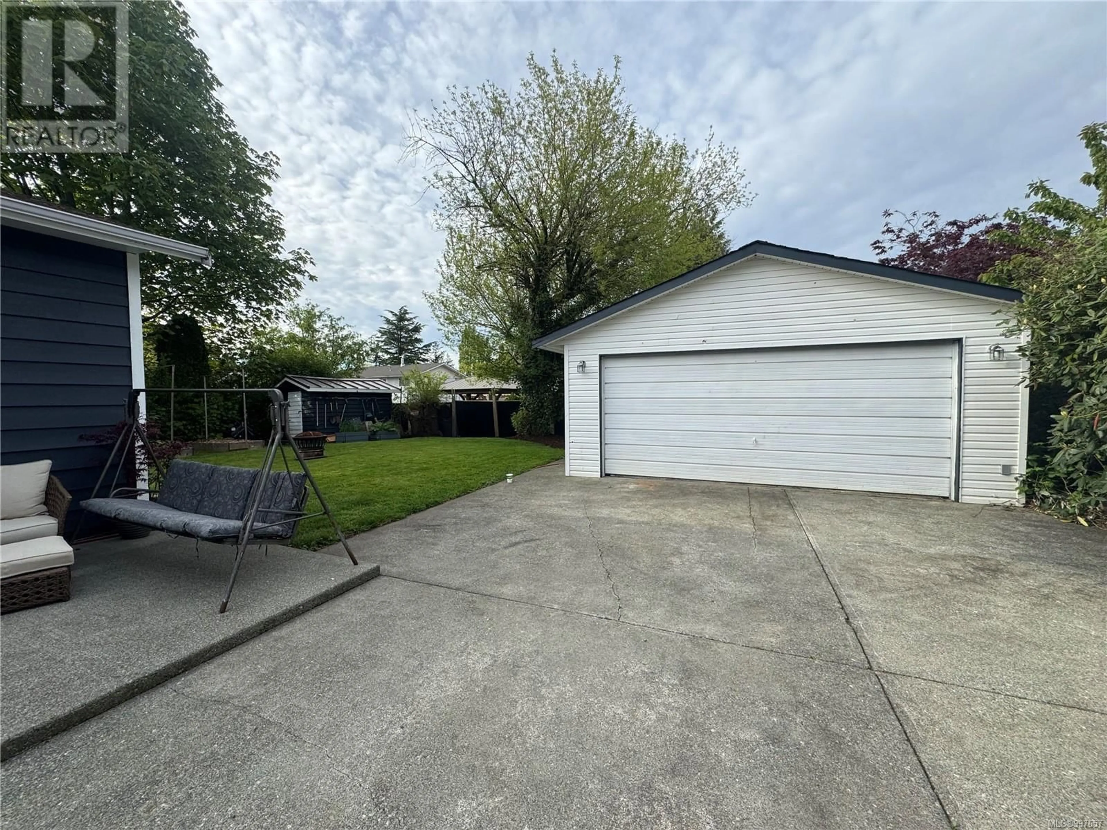 A pic from outside/outdoor area/front of a property/back of a property/a pic from drone, street for 782 MARINA ROAD, Campbell River British Columbia V9W1X4