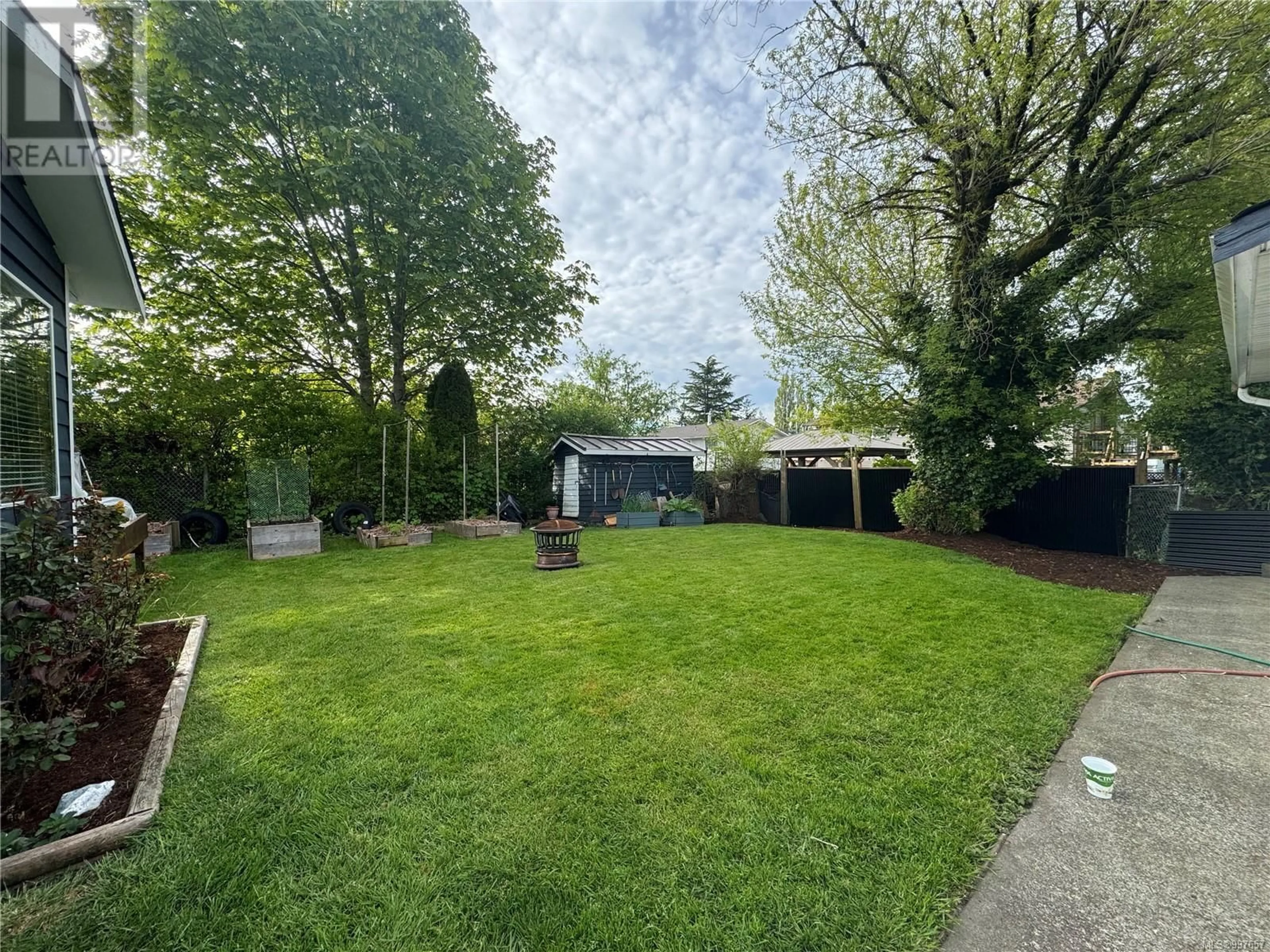 A pic from outside/outdoor area/front of a property/back of a property/a pic from drone, unknown for 782 MARINA ROAD, Campbell River British Columbia V9W1X4
