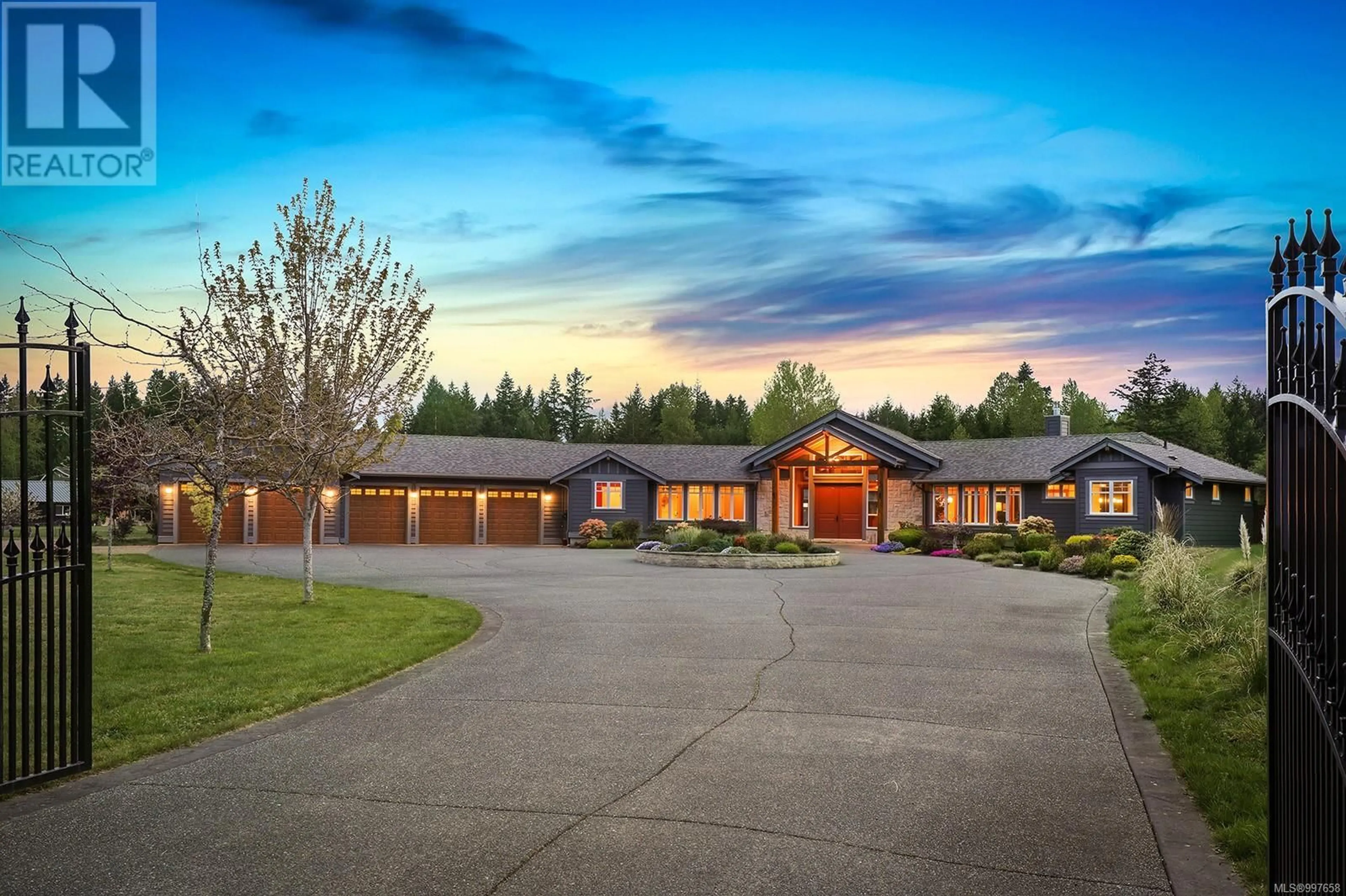 A pic from outside/outdoor area/front of a property/back of a property/a pic from drone, unknown for 1151 ANDERTON ROAD, Comox British Columbia V9M3Y8