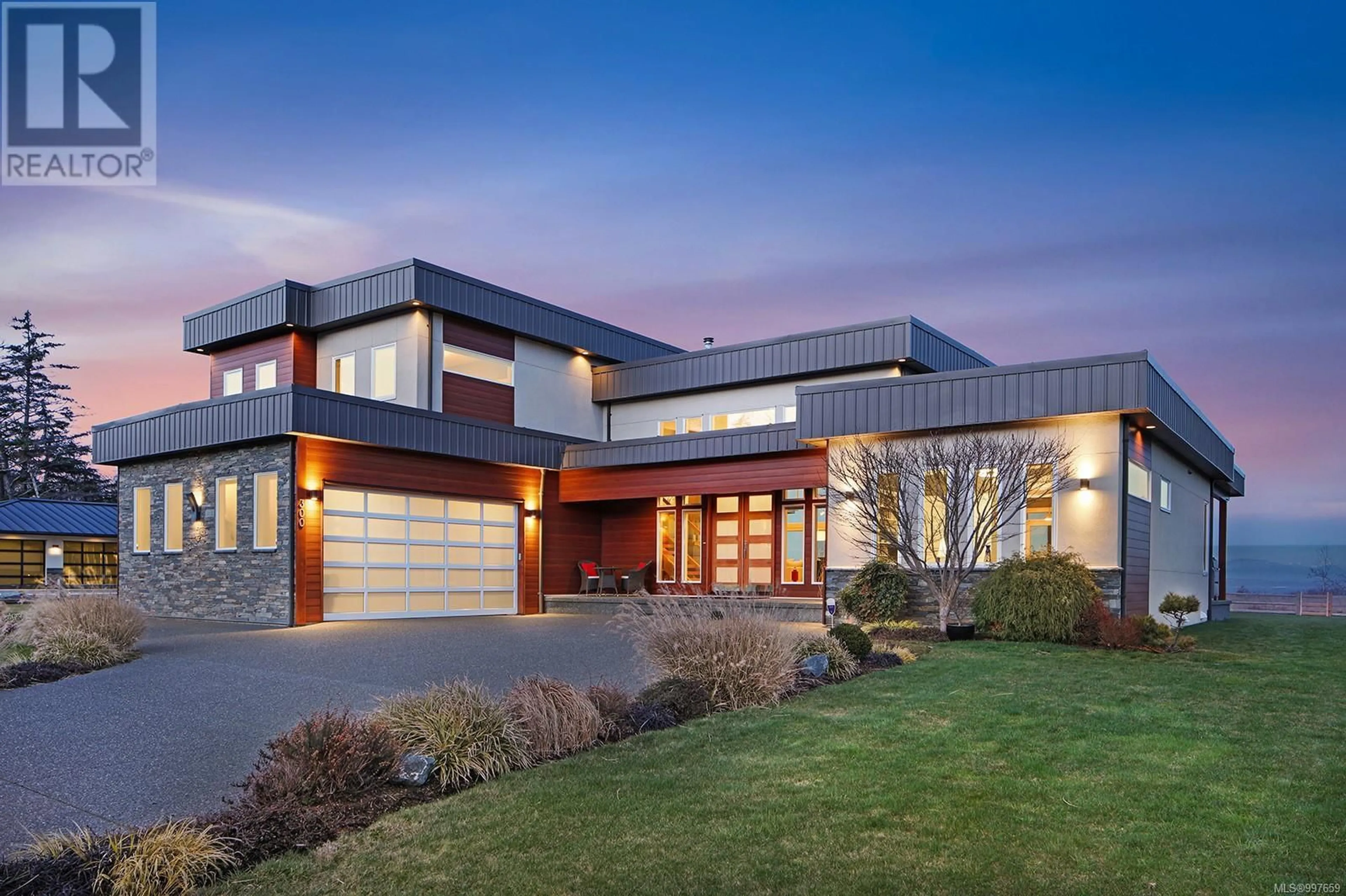 Home with brick exterior material, building for 300 CONNEMARA ROAD, Comox British Columbia V9M3T4