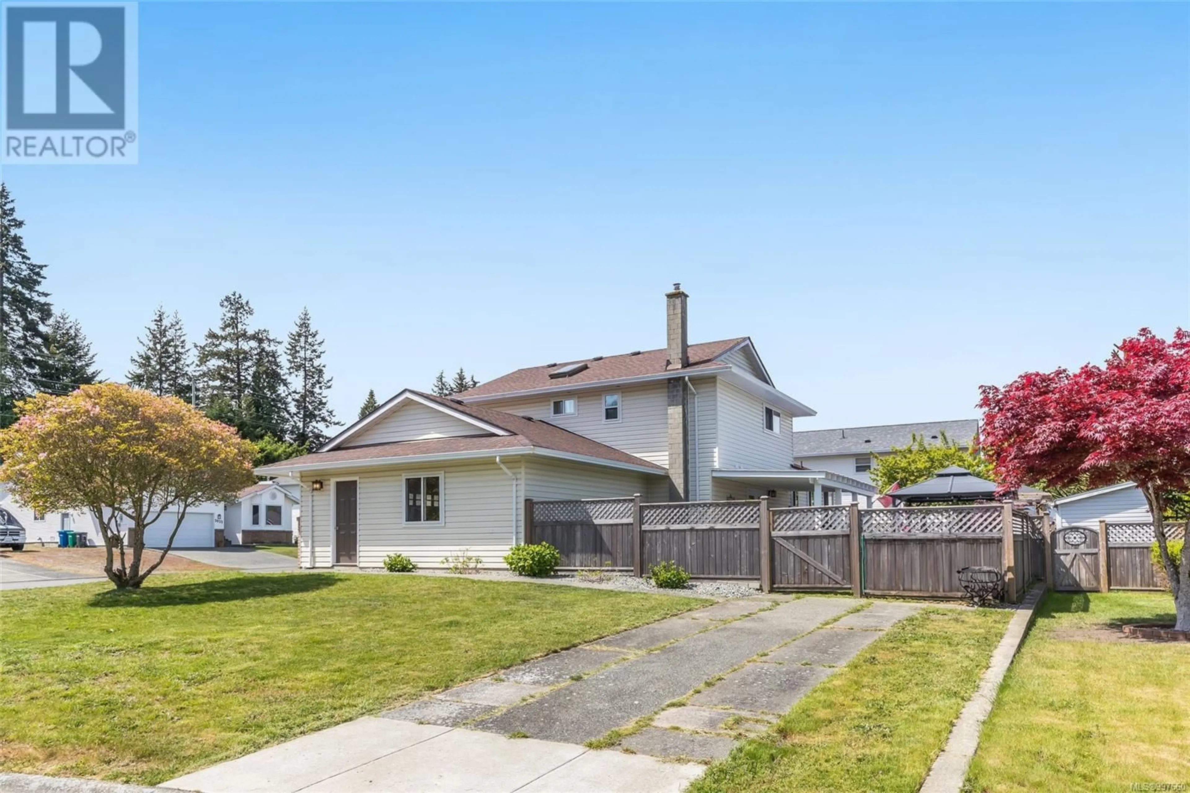 A pic from outside/outdoor area/front of a property/back of a property/a pic from drone, street for 5918 BEACON PLACE, Nanaimo British Columbia V9V1J6