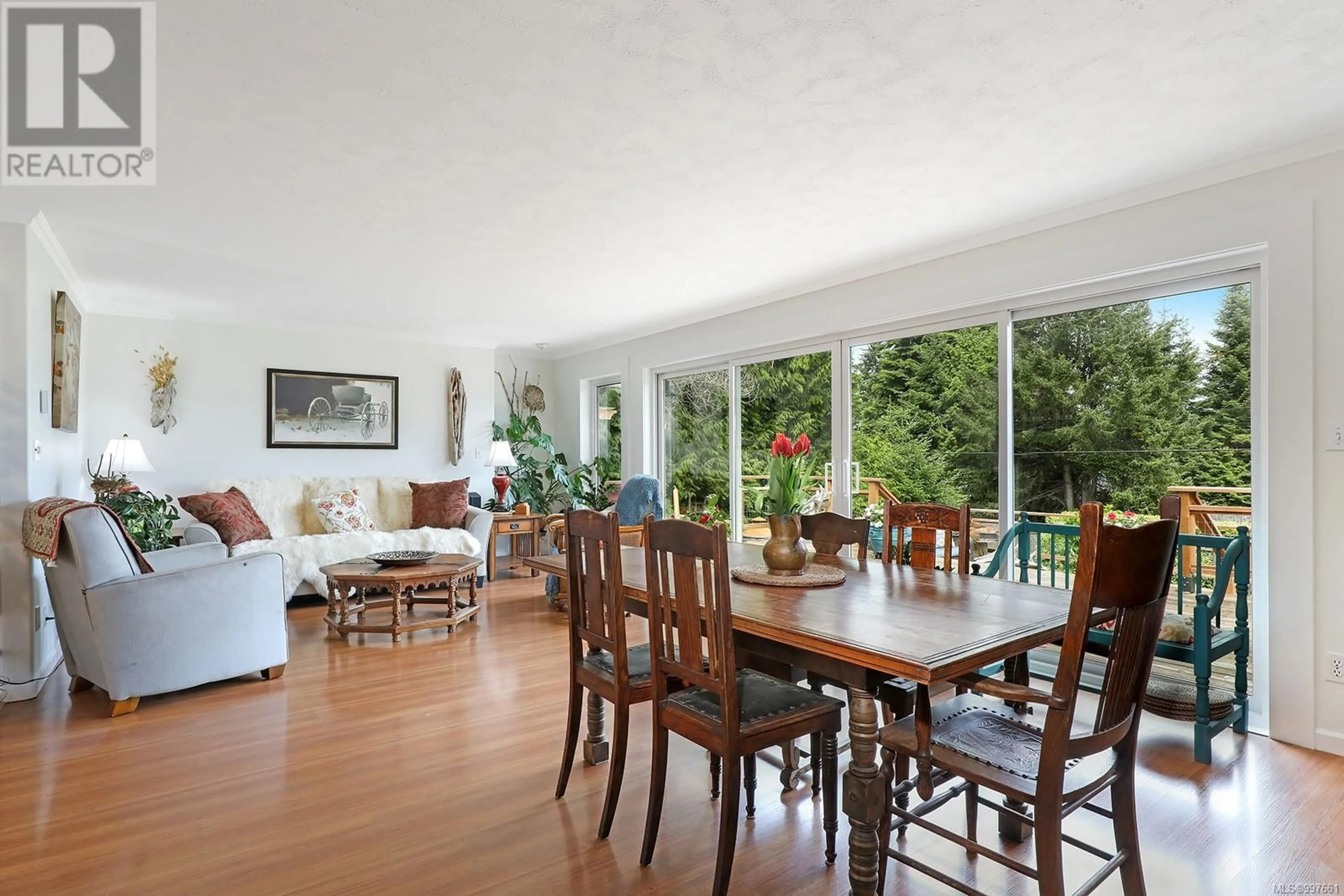 Dining room, wood/laminate floor for 7616 WENTE WAY, Fanny Bay British Columbia V0R1W0
