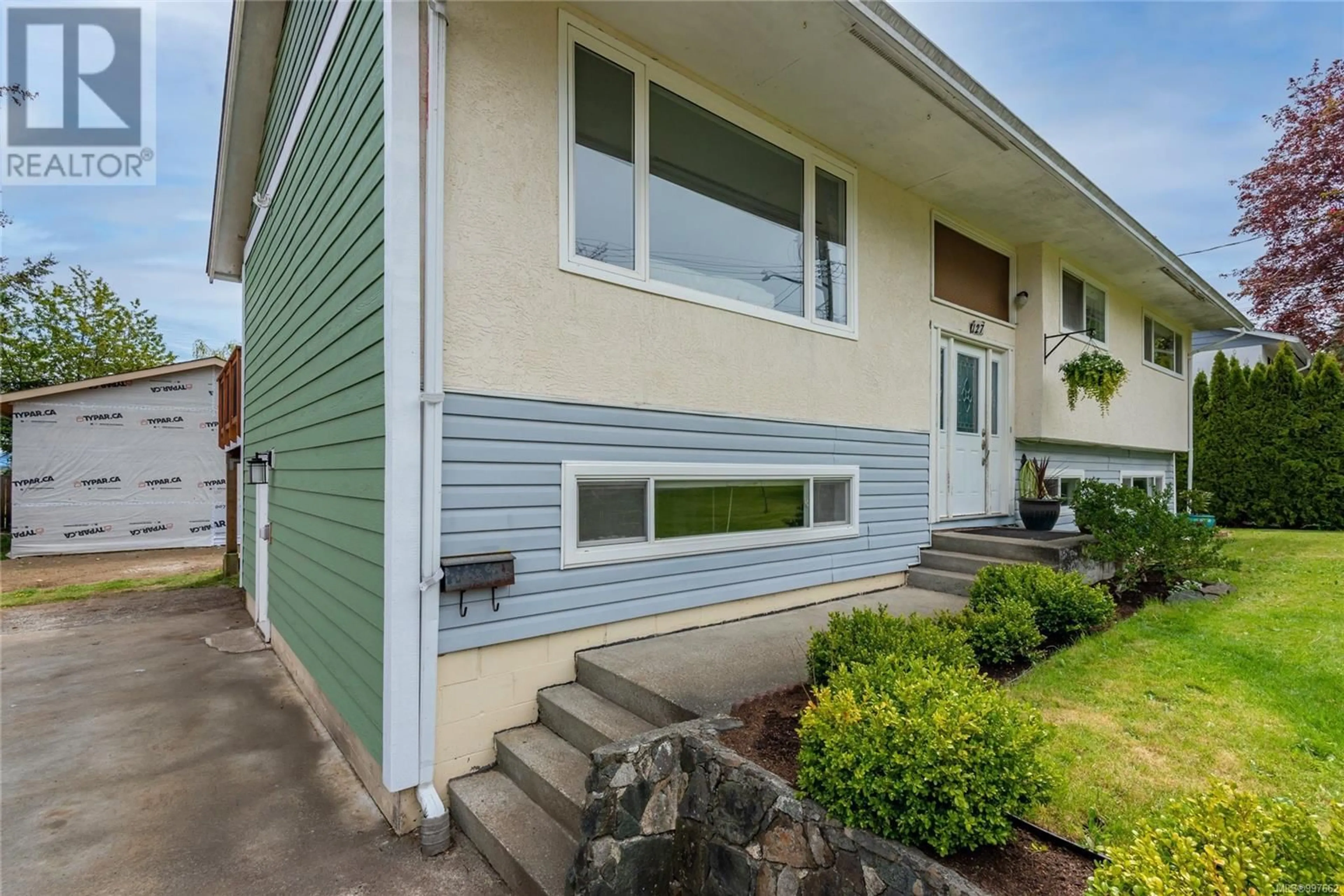 Home with vinyl exterior material, street for 127 DELVECCHIO ROAD, Campbell River British Columbia V9W2T6