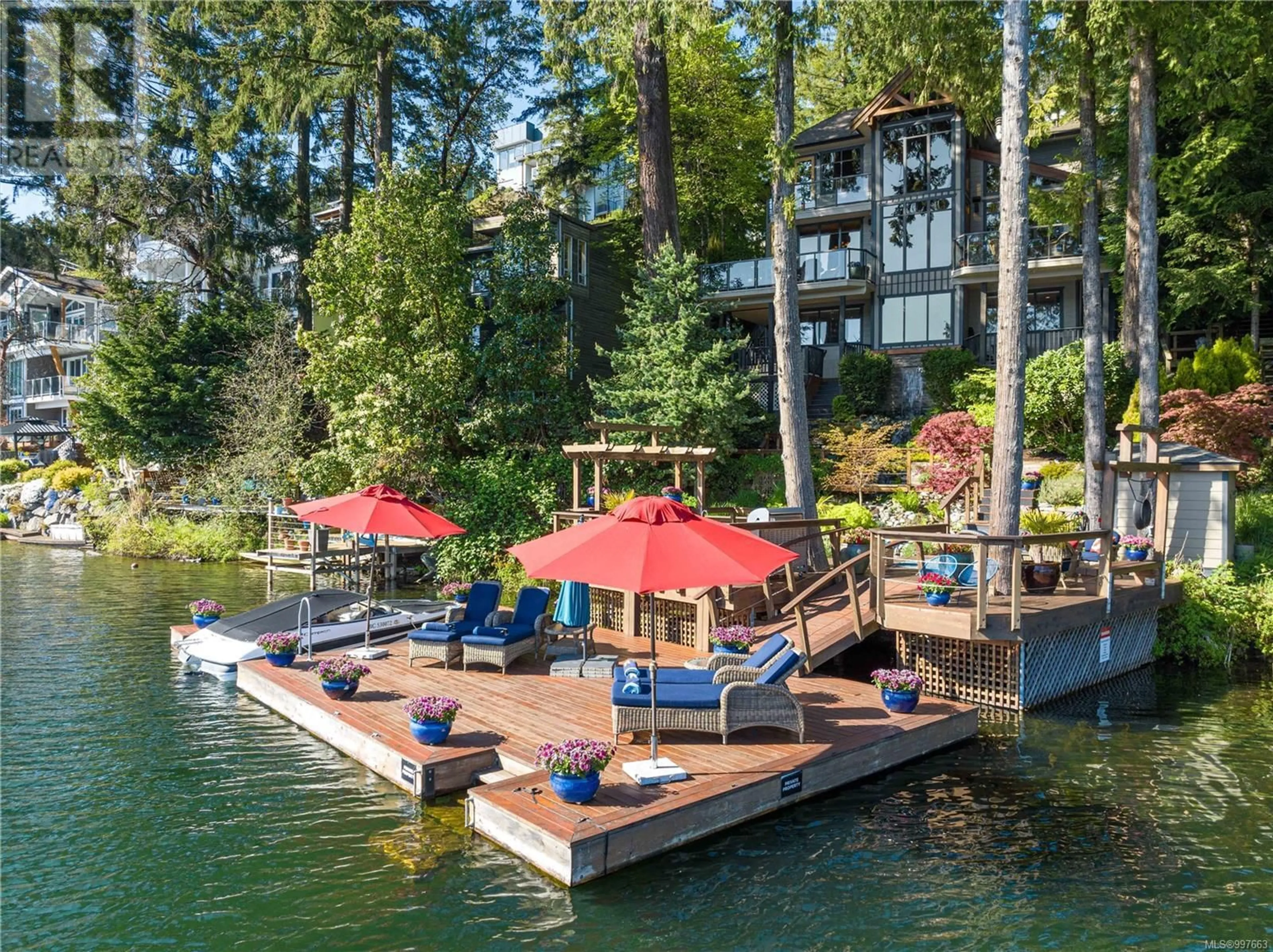 Patio, water/lake/river/ocean view for 211 FERNTREE PLACE, Nanaimo British Columbia V9T5M1