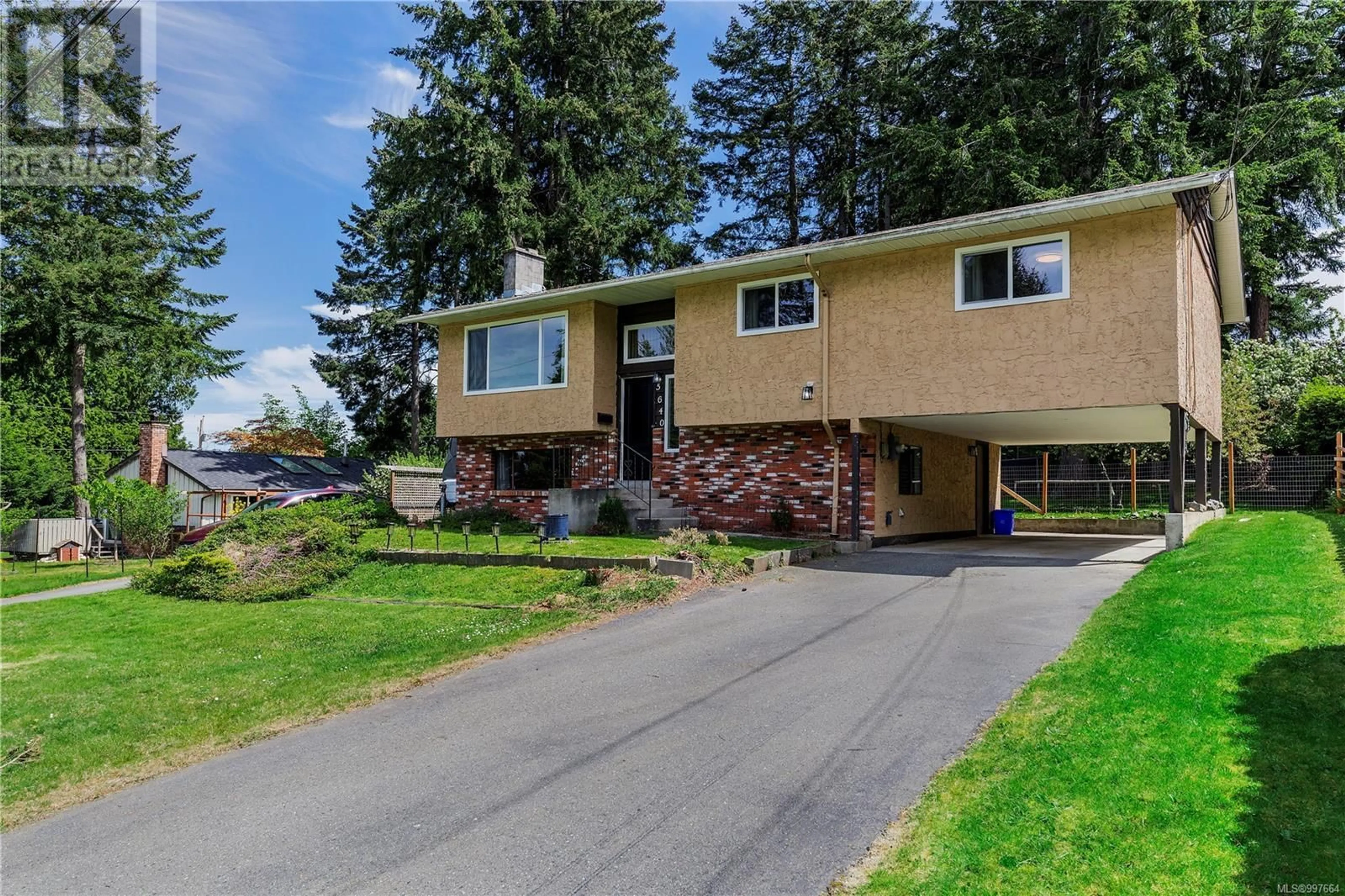 Home with vinyl exterior material, street for 5640 BIG WHALE LOOKOUT, Nanaimo British Columbia V9T5G7