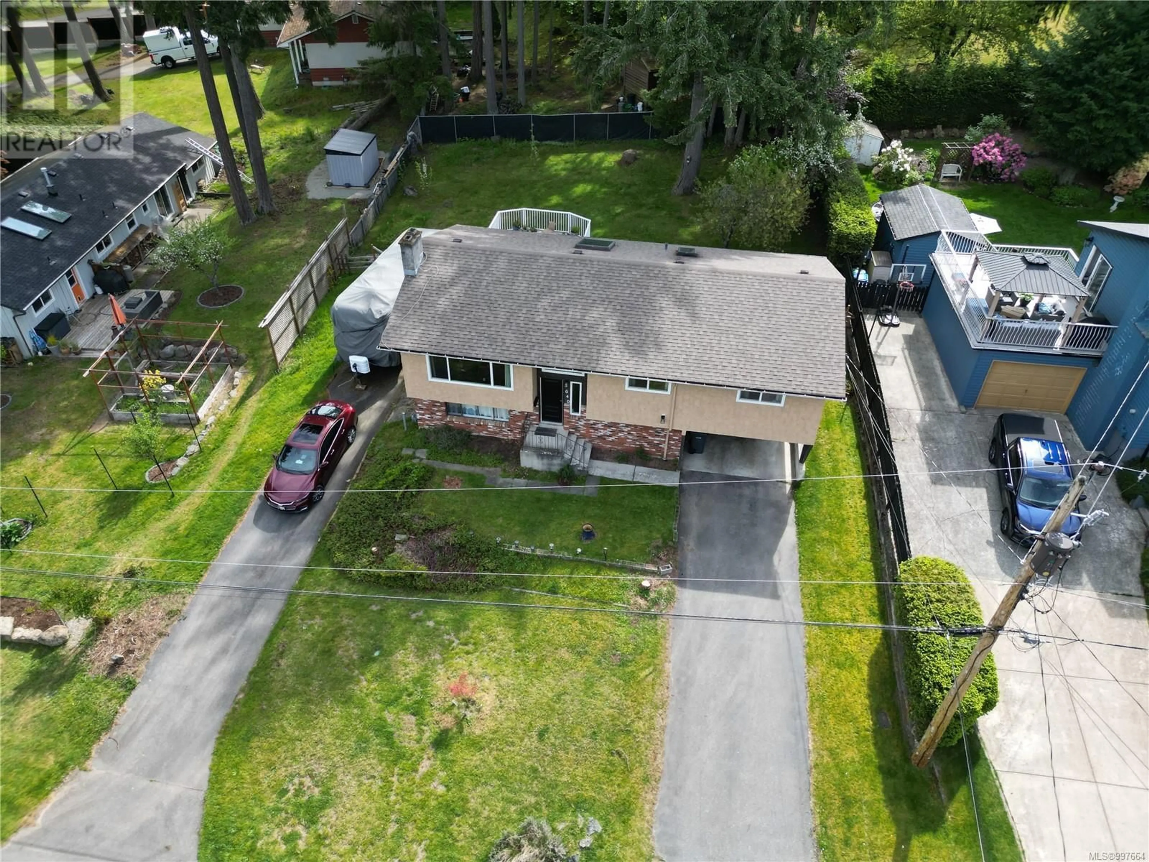 A pic from outside/outdoor area/front of a property/back of a property/a pic from drone, street for 5640 BIG WHALE LOOKOUT, Nanaimo British Columbia V9T5G7