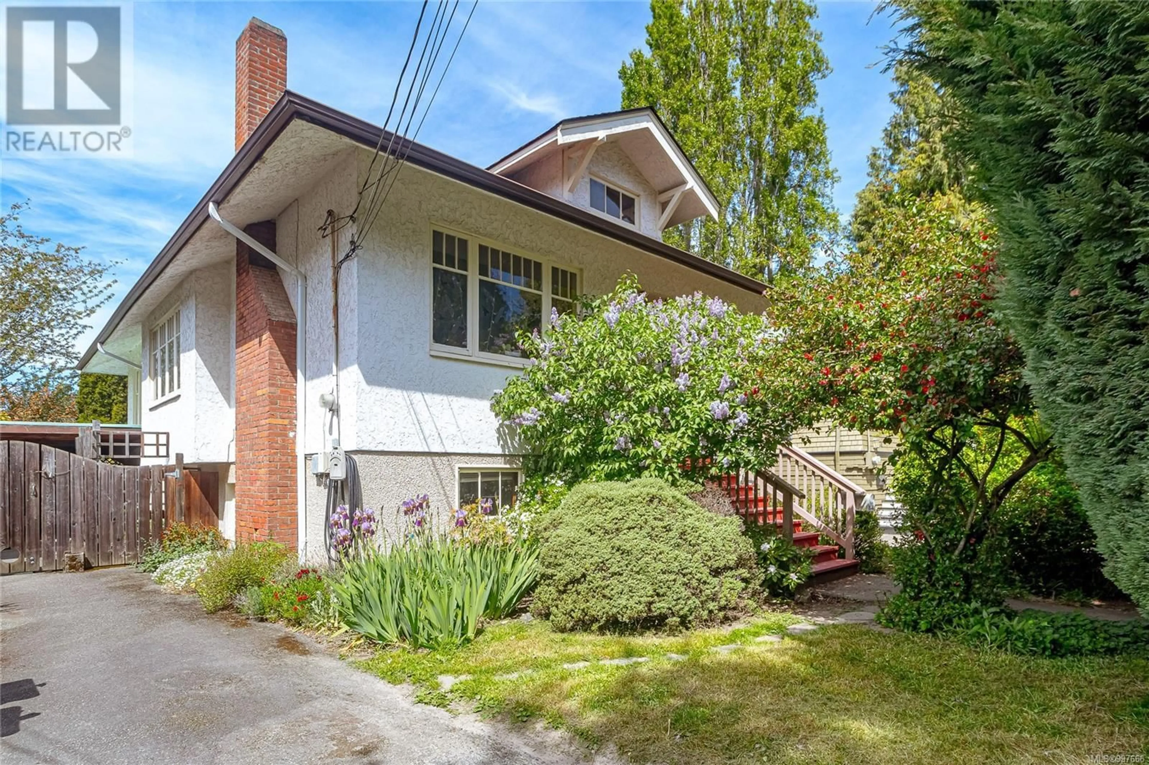 Home with brick exterior material, street for 444 KIPLING STREET, Victoria British Columbia V8S3J8