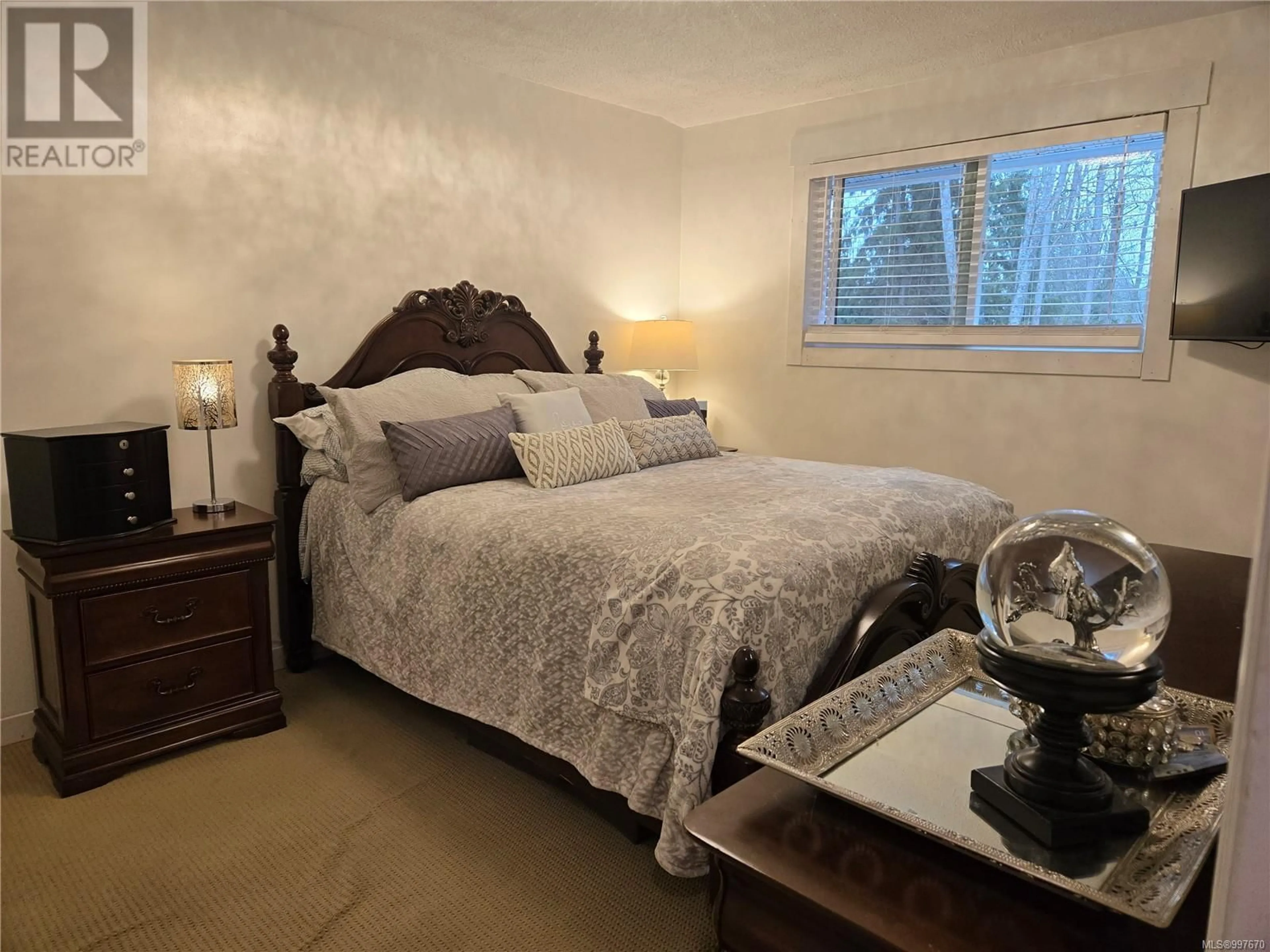 Bedroom with bed, unknown for 2275 ISLAND HIGHWAY EAST, Nanoose Bay British Columbia V9P9E2