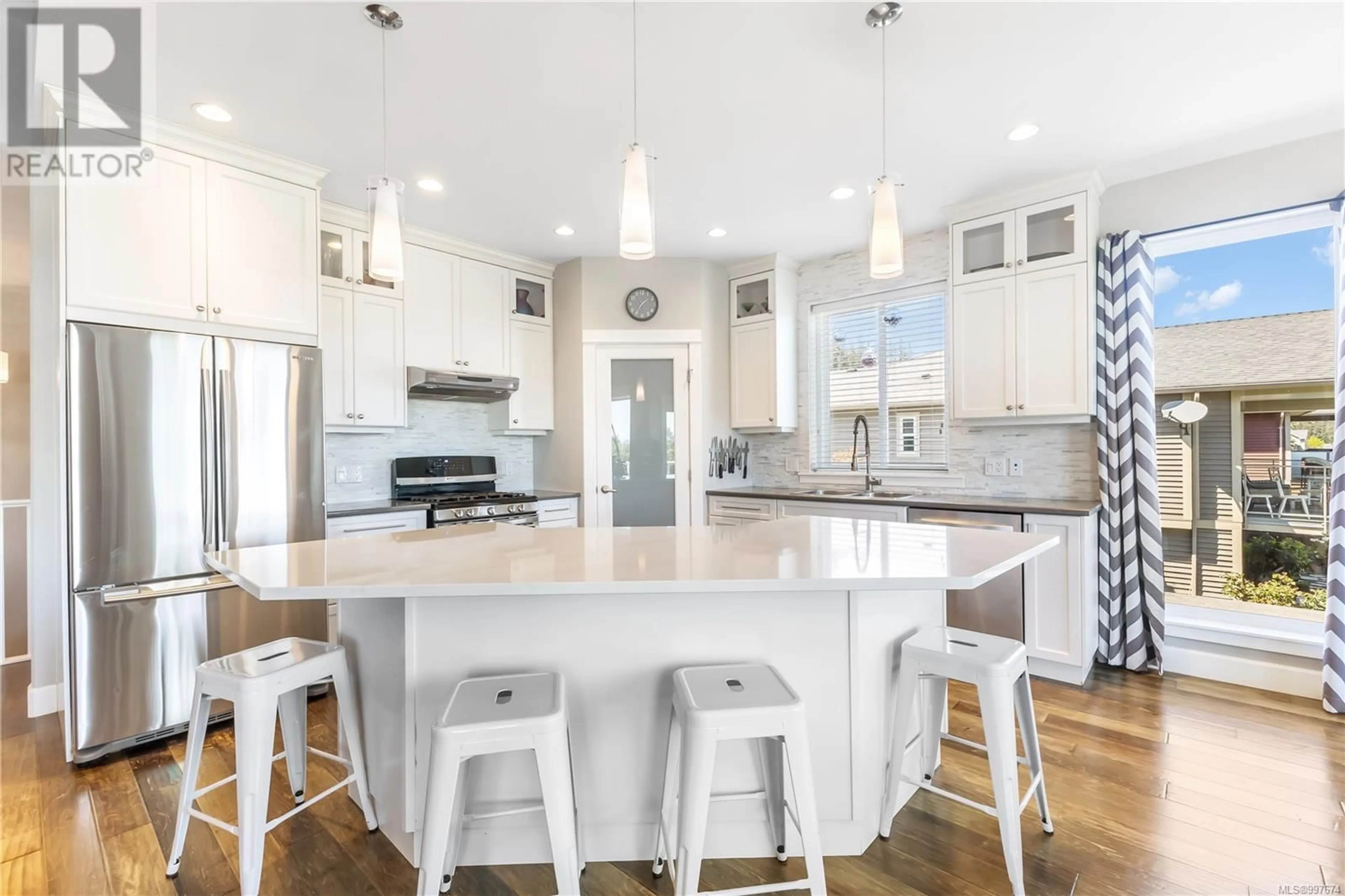 Open concept kitchen, ceramic/tile floor for 930 TIMBERLINE DRIVE, Campbell River British Columbia V9H0A8