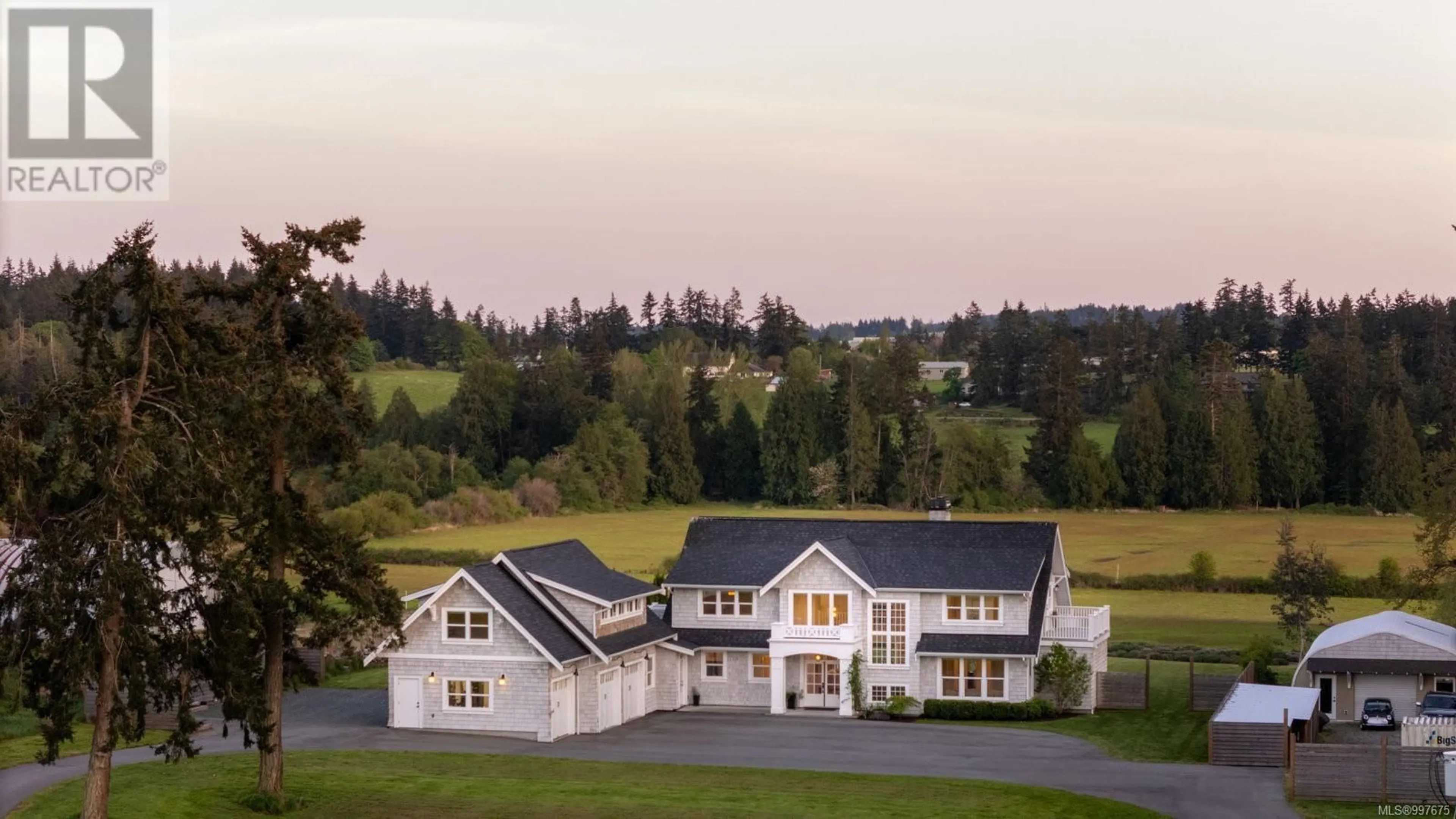 A pic from outside/outdoor area/front of a property/back of a property/a pic from drone, mountain view for 1527 MOUNT NEWTON CROSS ROAD, Central Saanich British Columbia V8M1L1
