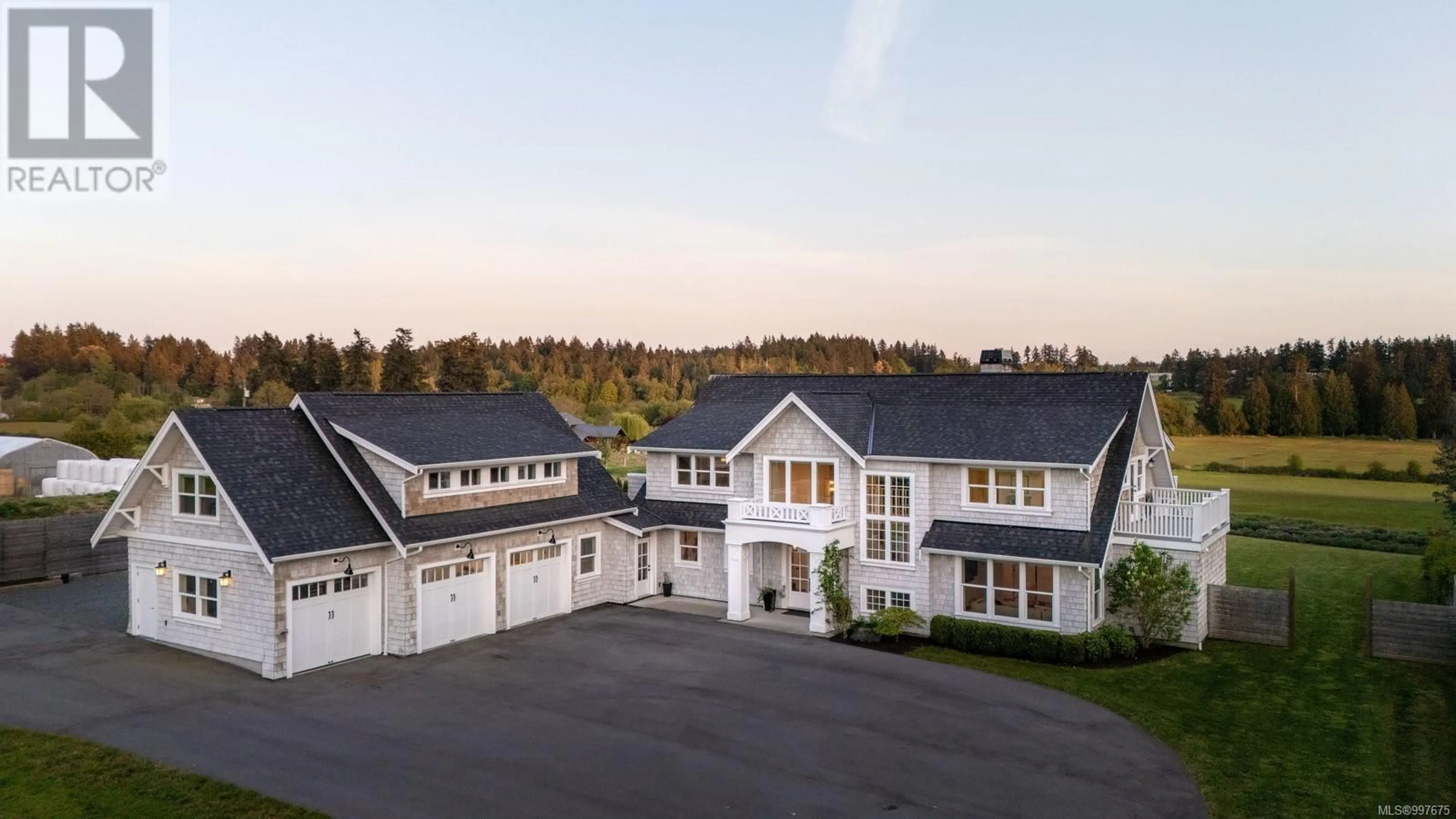 A pic from outside/outdoor area/front of a property/back of a property/a pic from drone, mountain view for 1527 MOUNT NEWTON CROSS ROAD, Central Saanich British Columbia V8M1L1