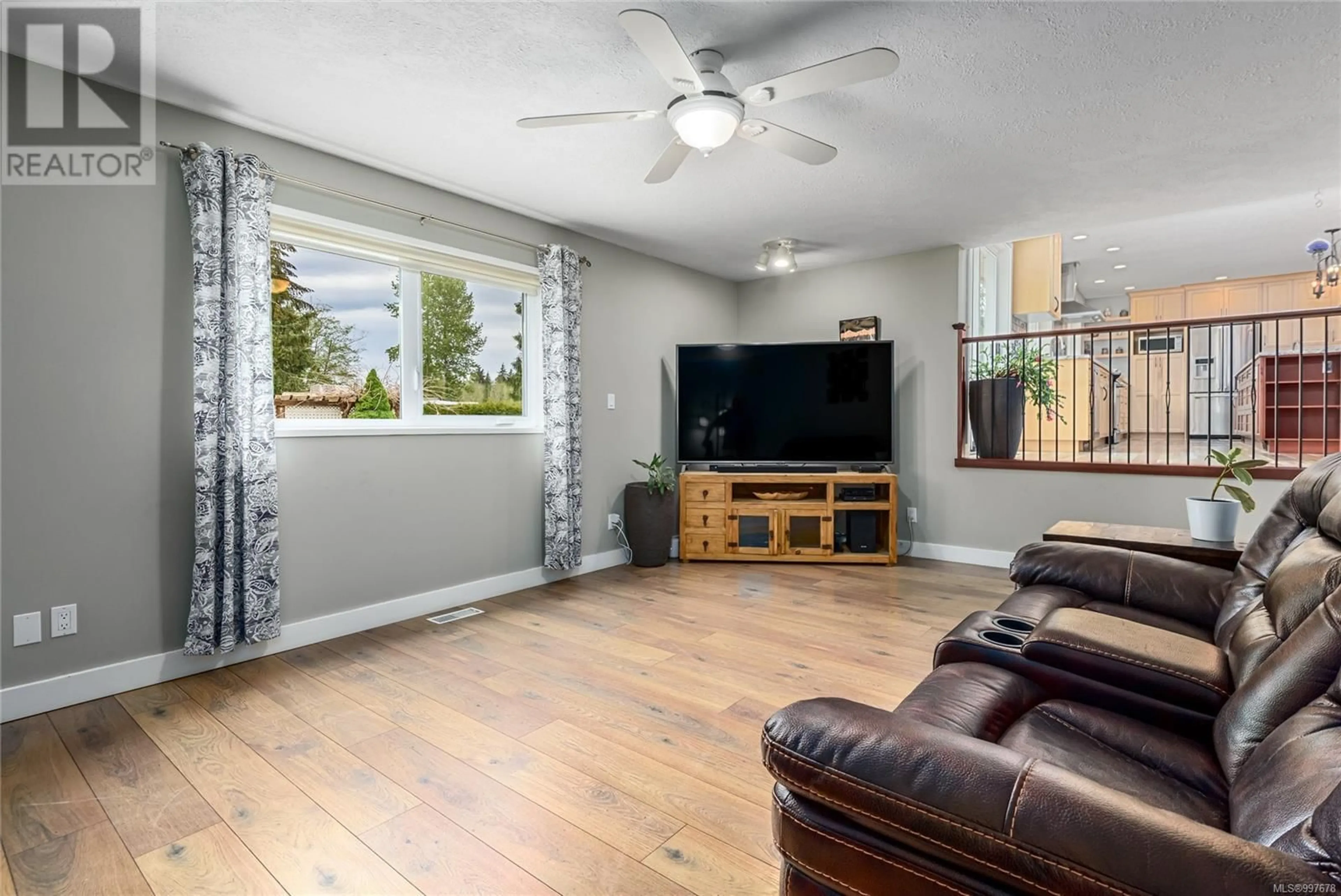 Living room with furniture, wood/laminate floor for 4168 ENQUIST ROAD, Campbell River British Columbia V9H1A4