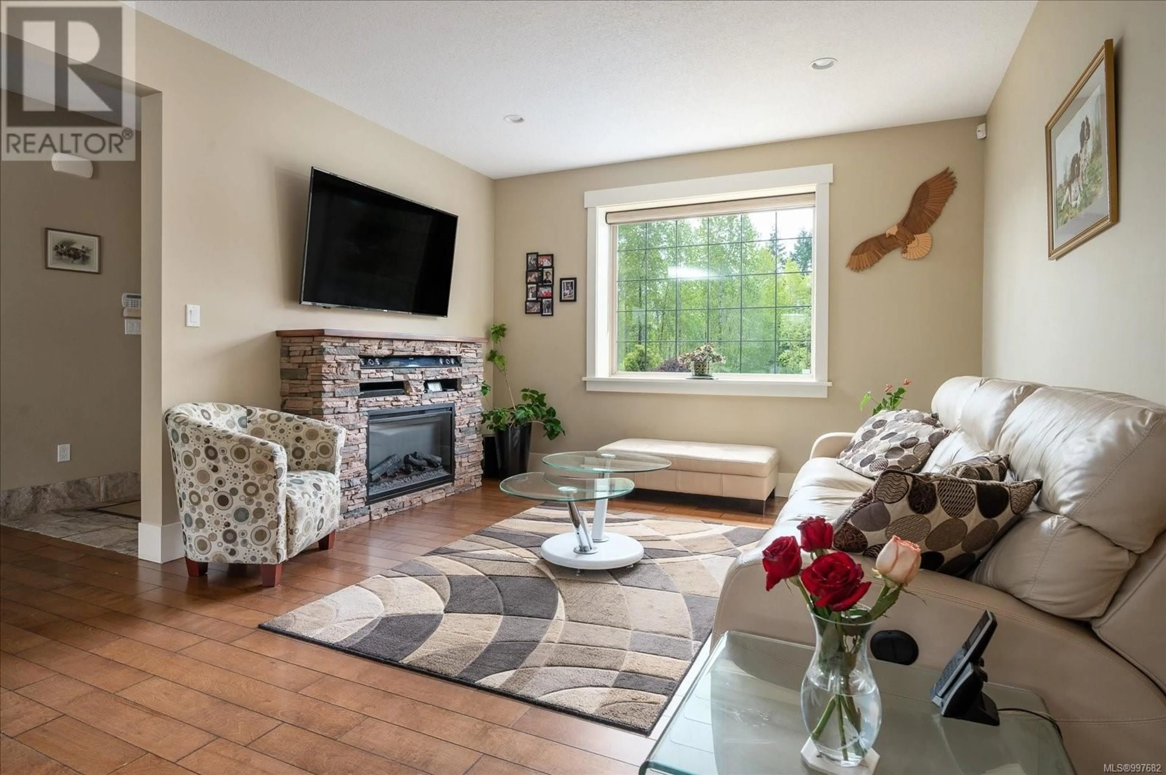 Living room with furniture, unknown for 460 NANAIMO RIVER ROAD, Nanaimo British Columbia V9X1E2